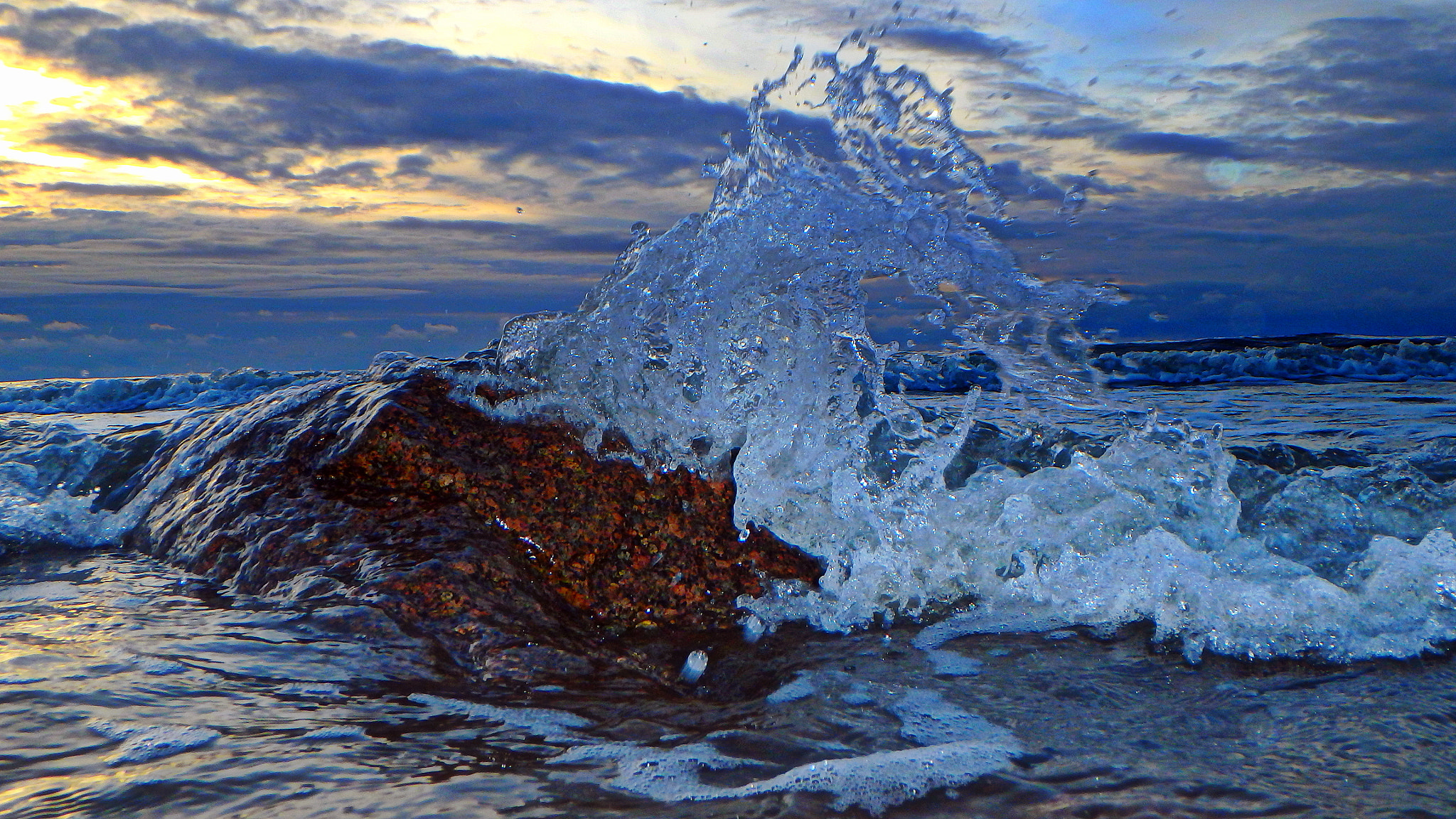 Olympus TG-850 sample photo. Water "dance" photography