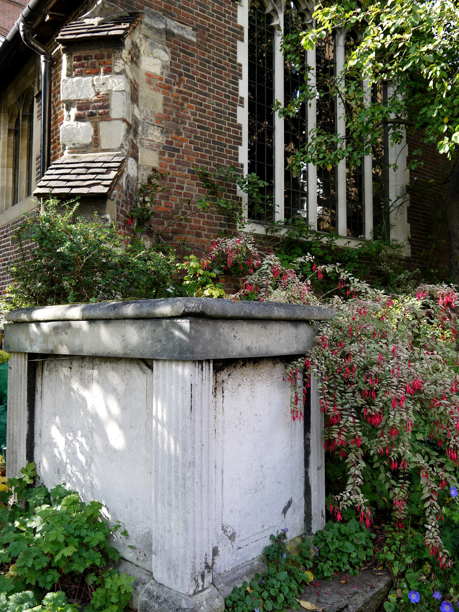 Panasonic Lumix DMC-GF3 sample photo. Chelsea old church, london, uk photography