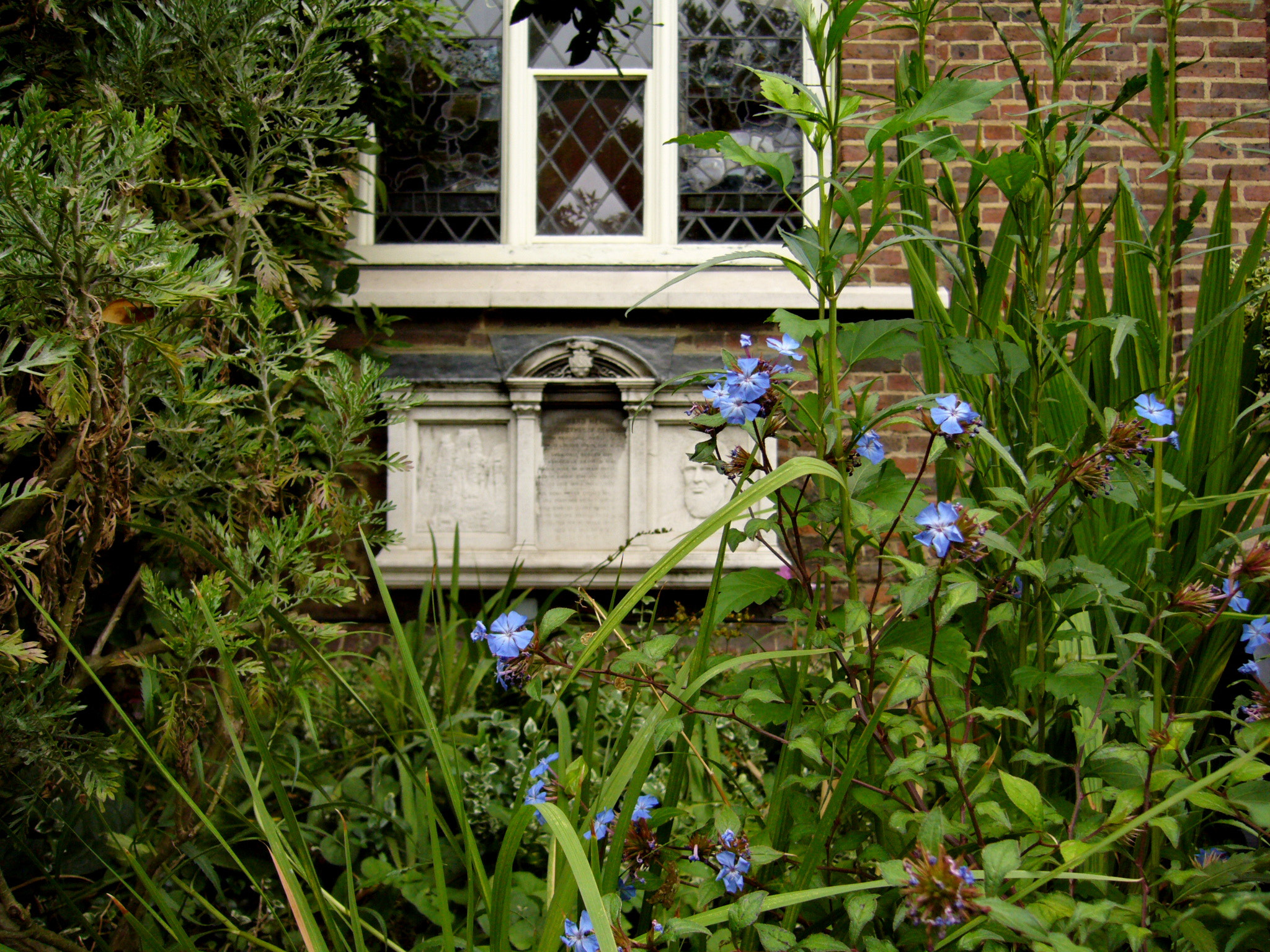 Panasonic DMC-FX9 sample photo. Chelsea old church, london, uk photography