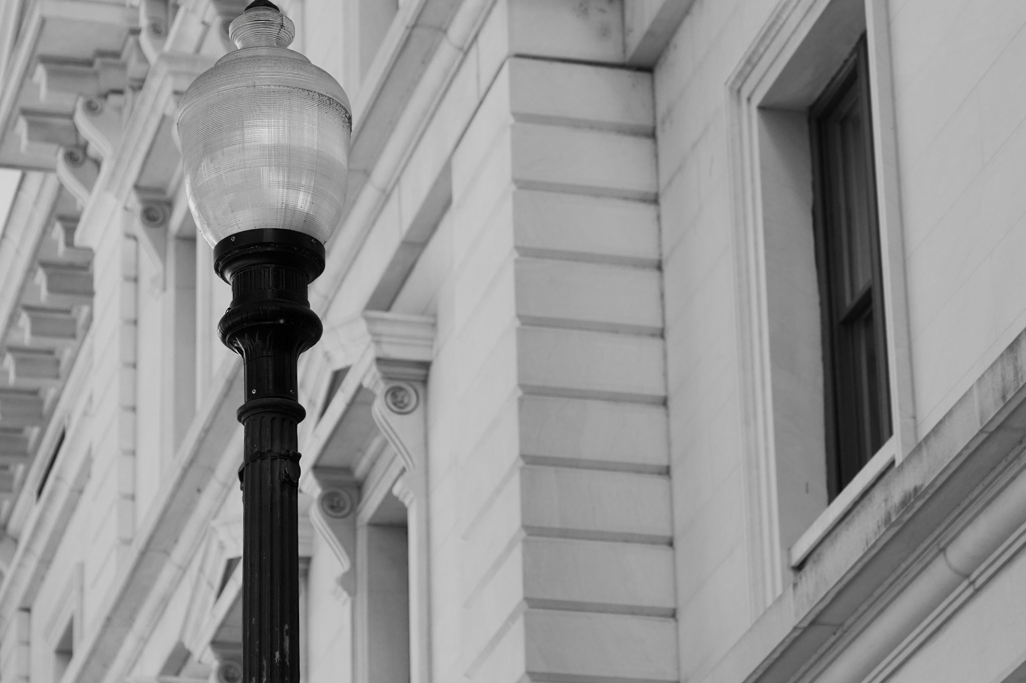 Sony a6000 + Sony FE 90mm F2.8 Macro G OSS sample photo. Downtown lamp photography