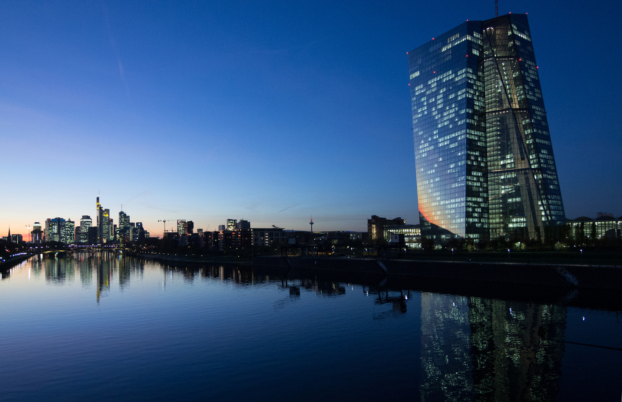 Samsung/Schneider D-XENON 12-24mm F4 ED AL [IF] sample photo. Frankfurt evening photography