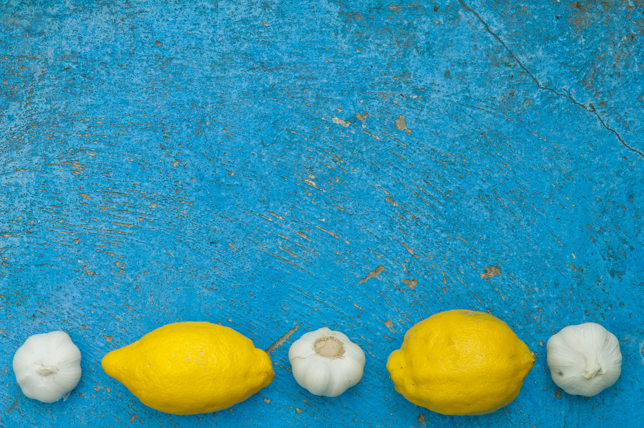 Nikon D2X sample photo. Old light blue textured background with lemon and   garlic turqu photography