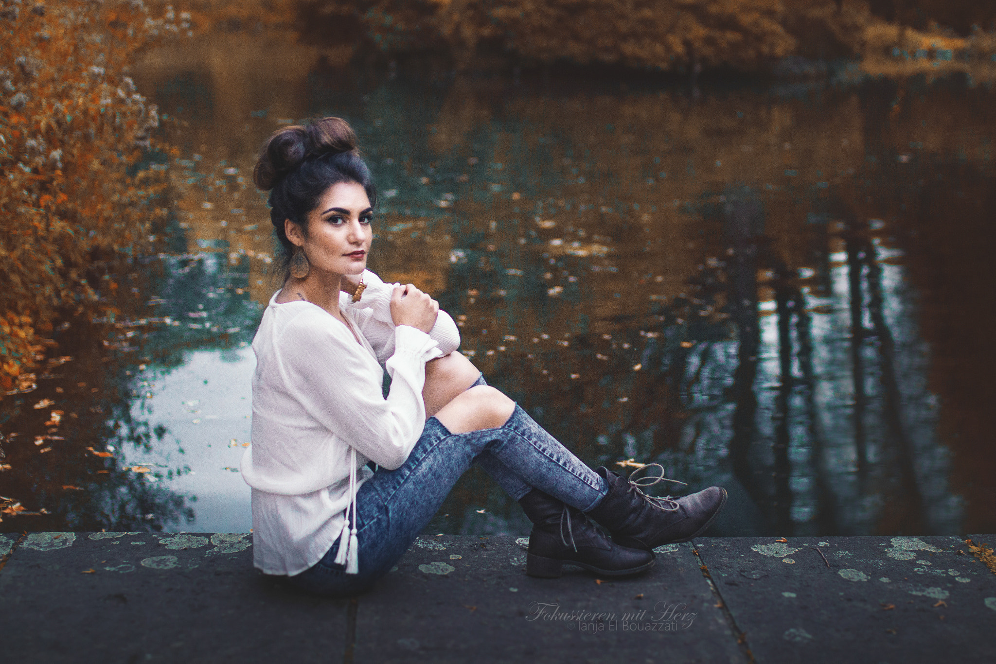 Canon EOS 600D (Rebel EOS T3i / EOS Kiss X5) + Sigma 35mm F1.4 DG HSM Art sample photo. The girl at the lake photography