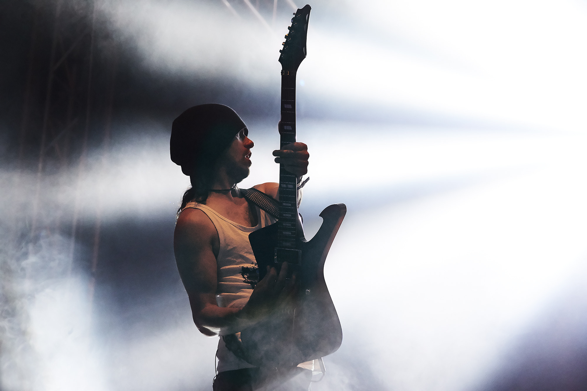 Canon EF 100-400mm F4.5-5.6L IS USM sample photo. The guitarist photography