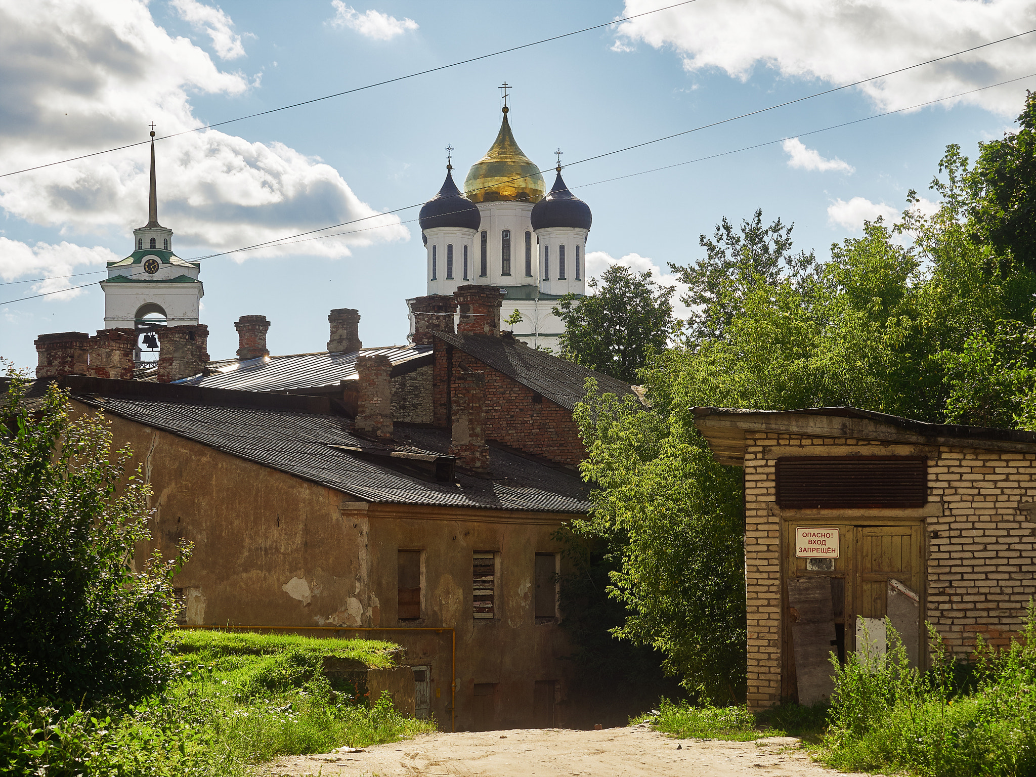 Olympus OM-D E-M1 + Olympus M.Zuiko Digital ED 40-150mm F2.8 Pro sample photo. Pskov patio photography