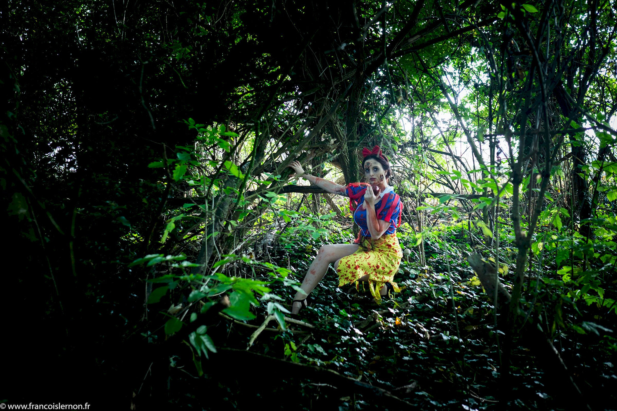 Fujifilm X-E2 + Fujifilm XF 23mm F1.4 R sample photo. Snow-white zombie photography