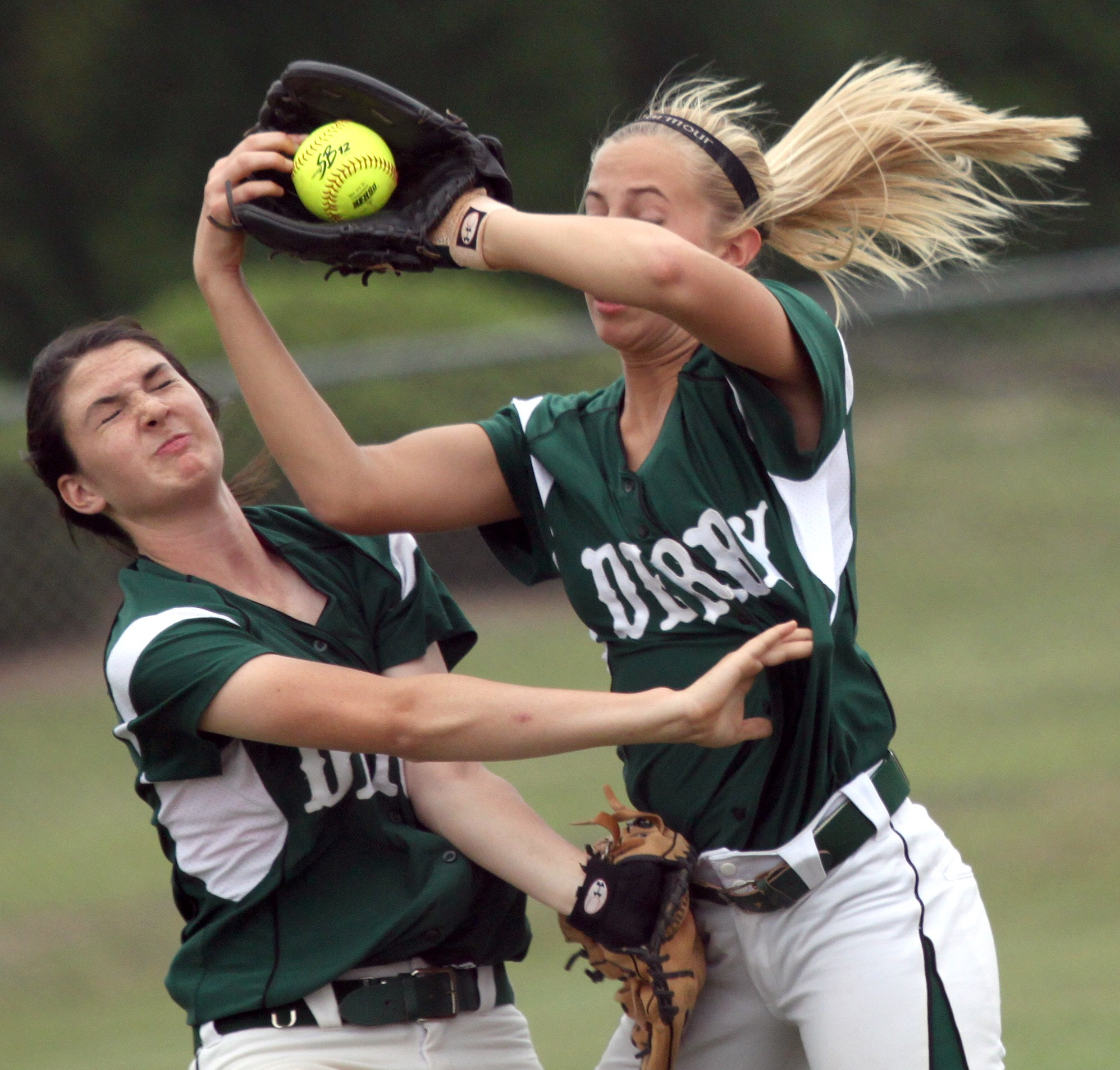 Canon EF 70-200mm F2.8L USM sample photo. Former derby high school softball players tori mil ... photography
