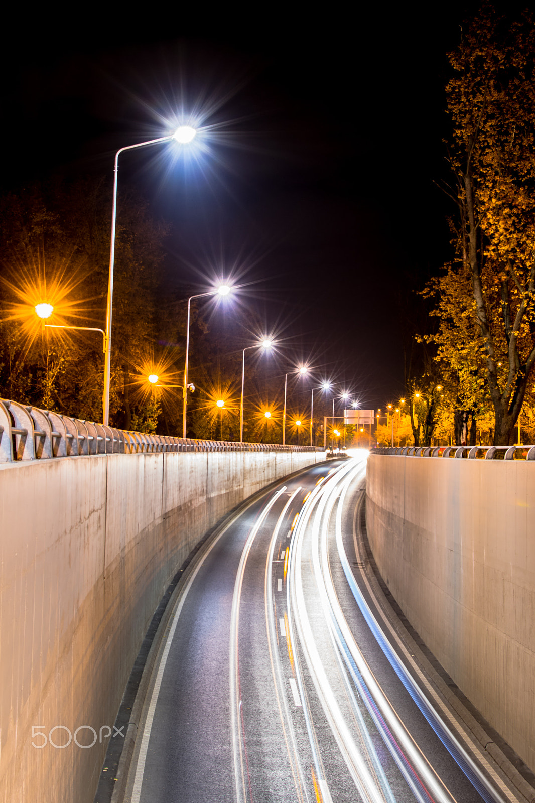Nikon D500 + Nikon AF-S DX Nikkor 35mm F1.8G sample photo. Piata presei libere at night photography