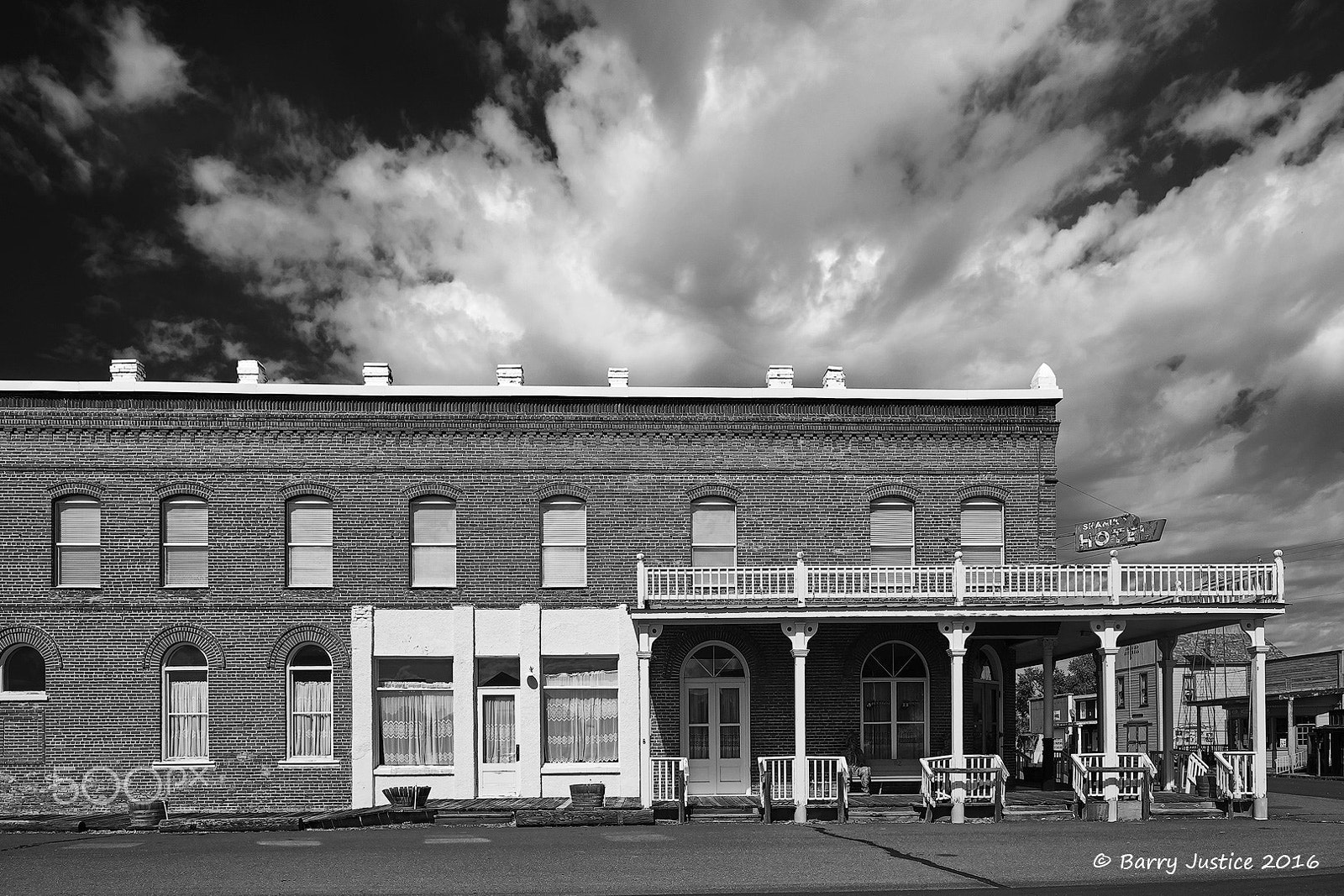 Fujifilm X-T2 + Fujifilm XF 14mm F2.8 R sample photo. Shaniko hotel photography