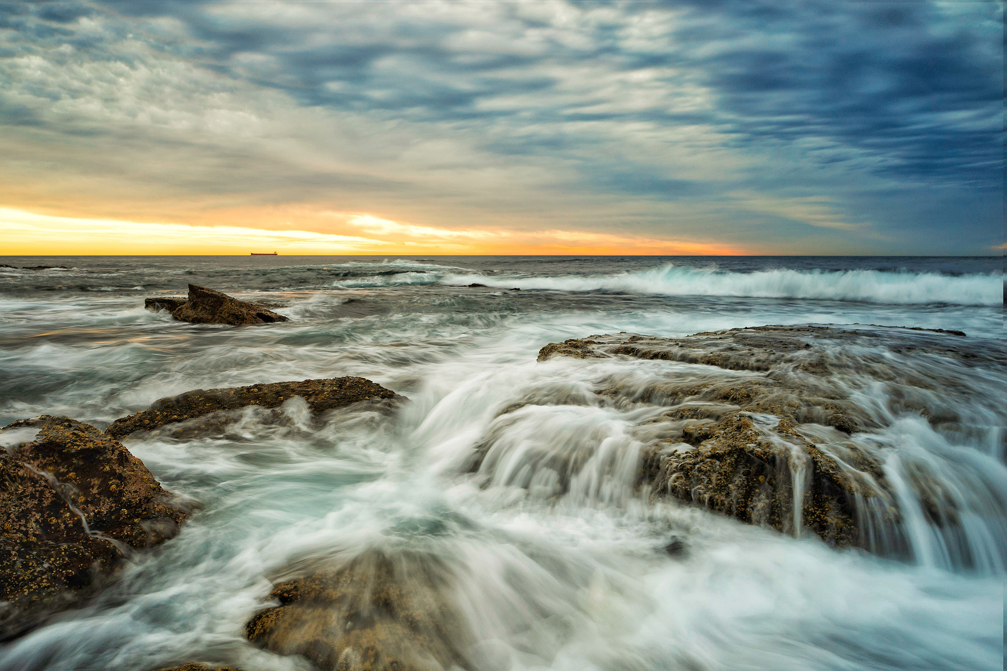 Sony a7 II + E 21mm F2.8 sample photo. Sunrise@norah head photography