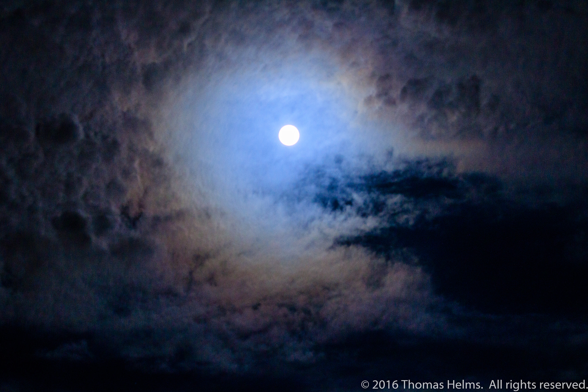 Canon EOS 760D (EOS Rebel T6s / EOS 8000D) sample photo. Halo moon photography