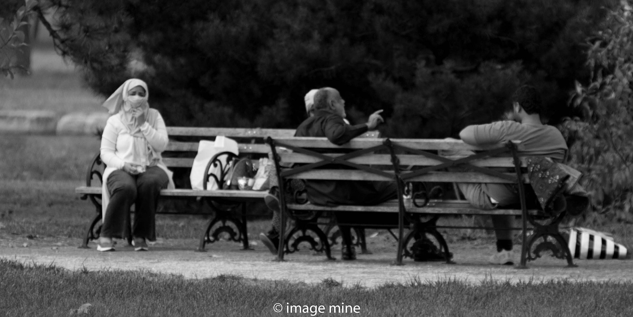 Nikon AF-Nikkor 80-200mm F2.8D ED sample photo. Conversation photography