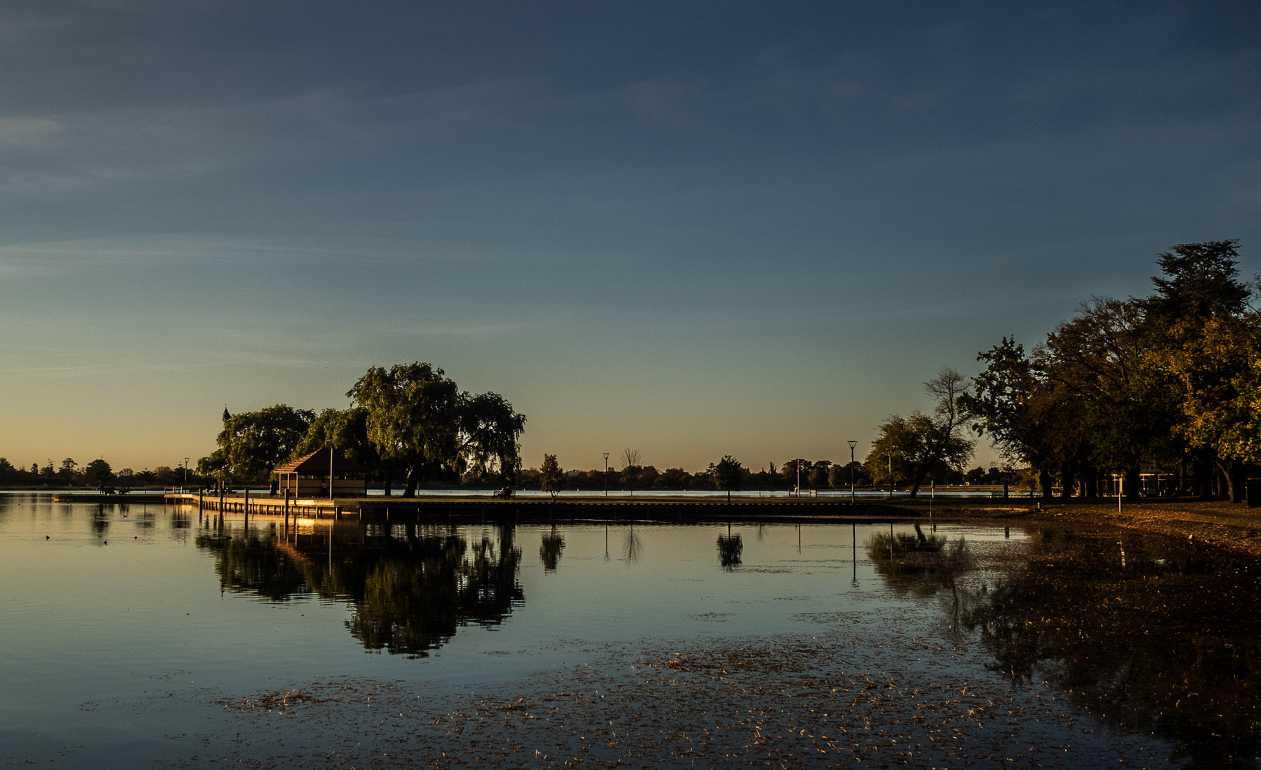 Olympus OM-D E-M1 + Olympus M.Zuiko Digital 17mm F1.8 sample photo. Evening at the lake photography