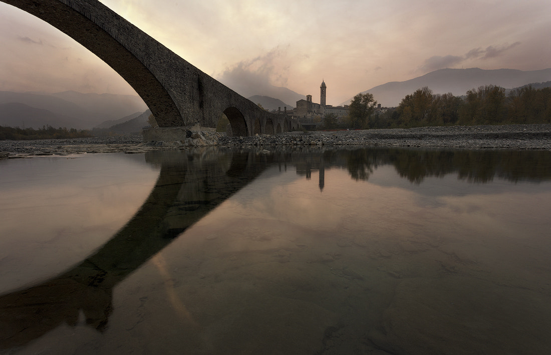 Canon EOS 5DS R + Canon EF 17-40mm F4L USM sample photo. Reflection under the bridge photography