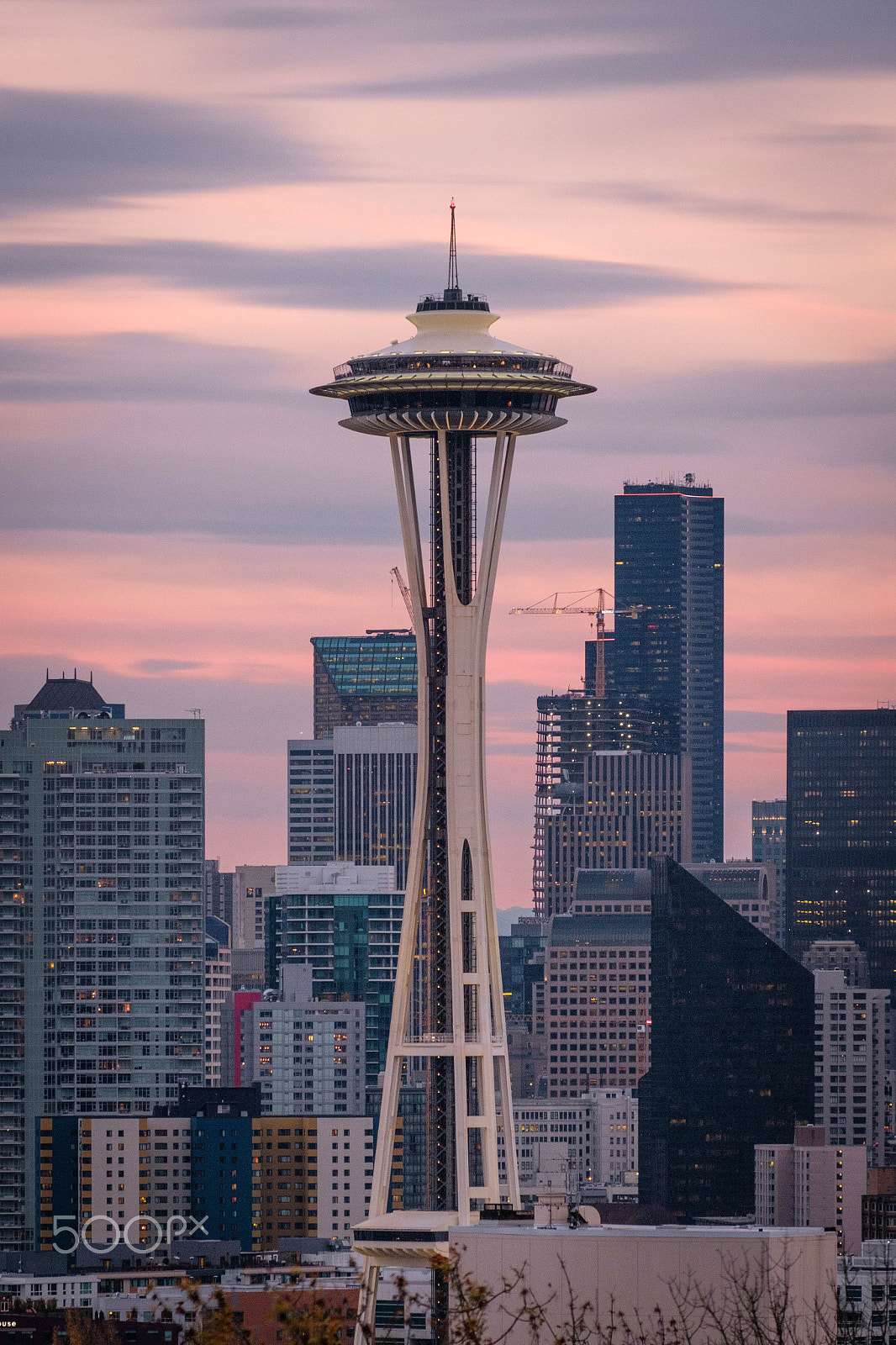 Fujifilm X-Pro2 + Fujifilm XF 55-200mm F3.5-4.8 R LM OIS sample photo. The space needle at dusk photography