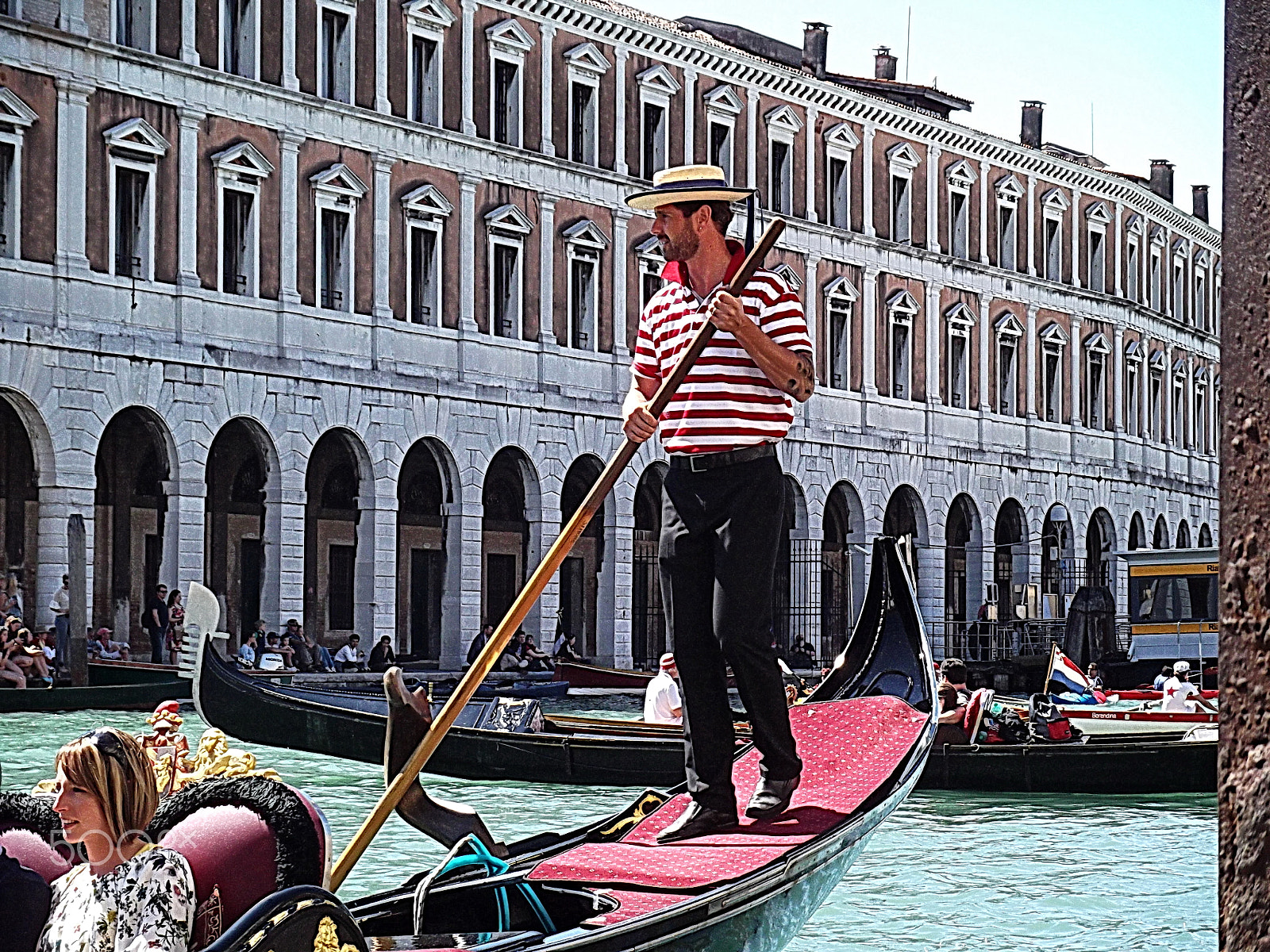 Fujifilm FinePix JX250 sample photo. Gondolier in venice photography