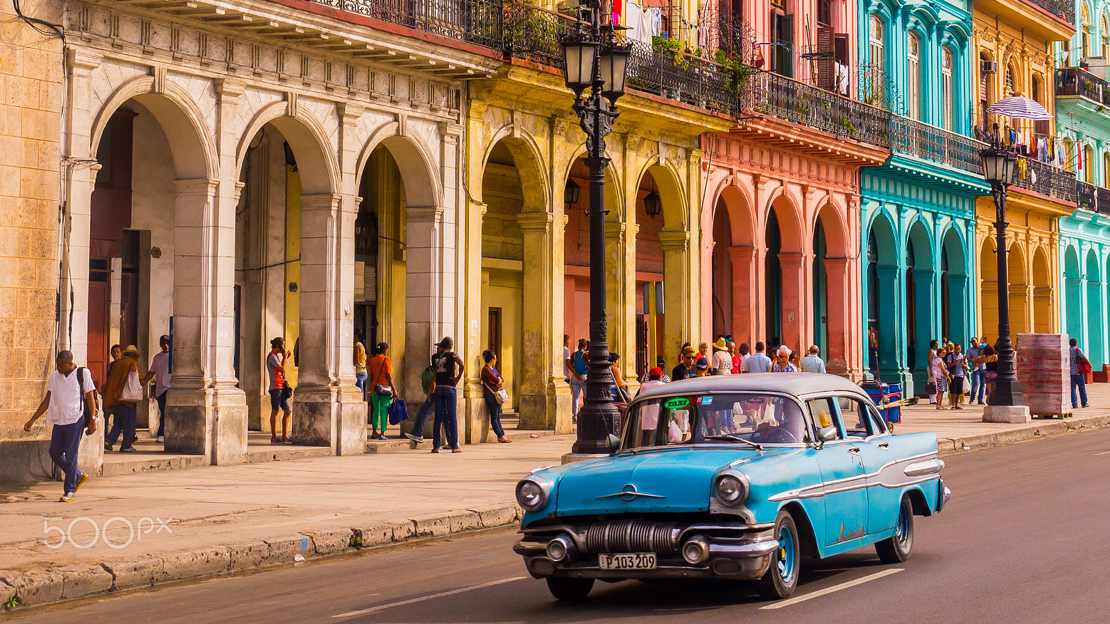 Sony SLT-A37 sample photo. Blue oldtimer taxi in havana, cuba photography