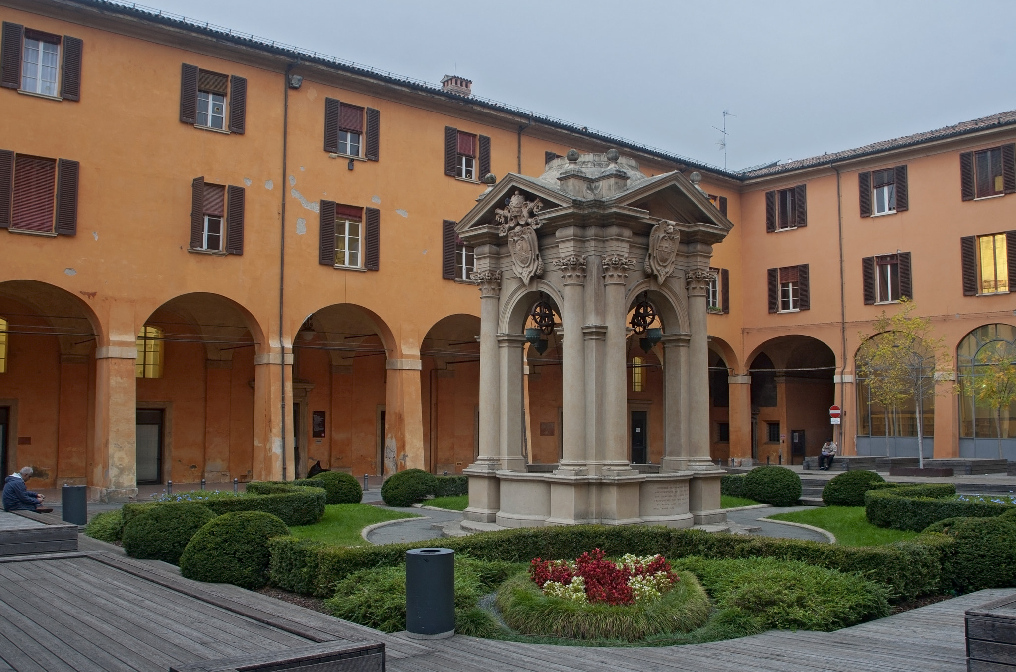 Canon EF 20-35mm F3.5-4.5 USM sample photo. Palazzo daccursio (bologna) photography