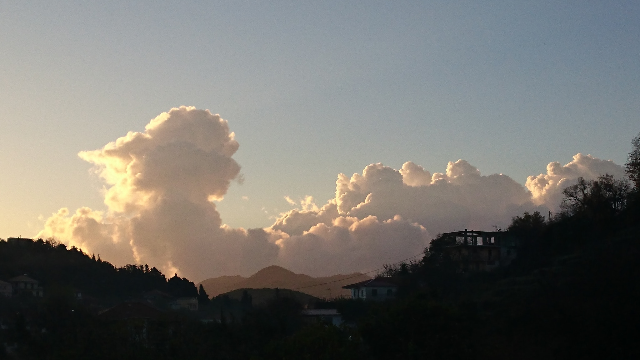 Sony Xperia Z3+ sample photo. Clouds photography