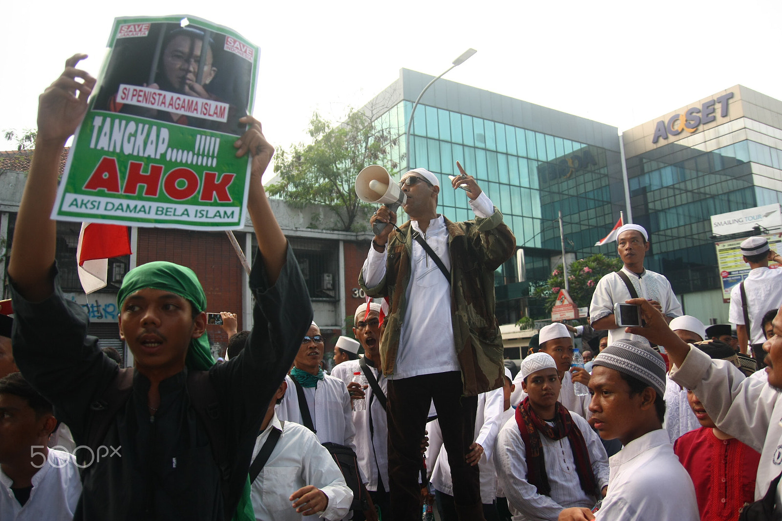Tamron SP AF 17-50mm F2.8 XR Di II LD Aspherical (IF) sample photo. Muslim demonstration photography