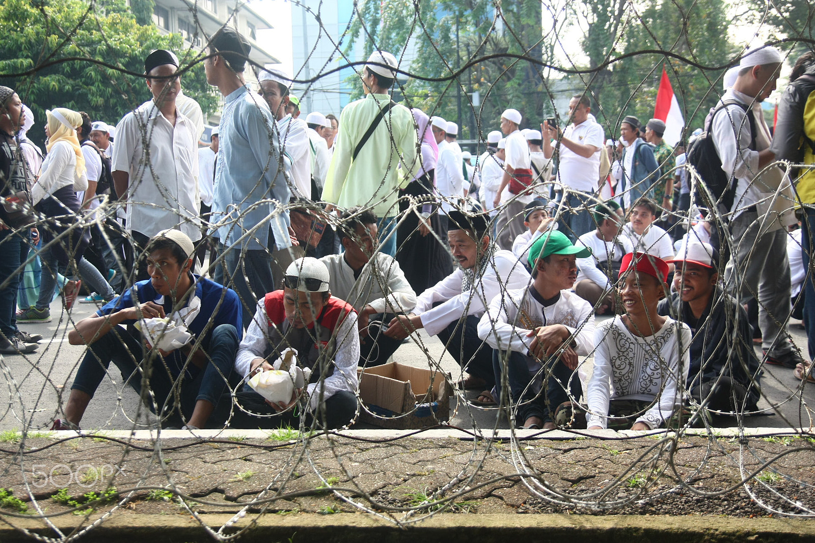 Tamron SP AF 17-50mm F2.8 XR Di II LD Aspherical (IF) sample photo. Muslim demonstration photography