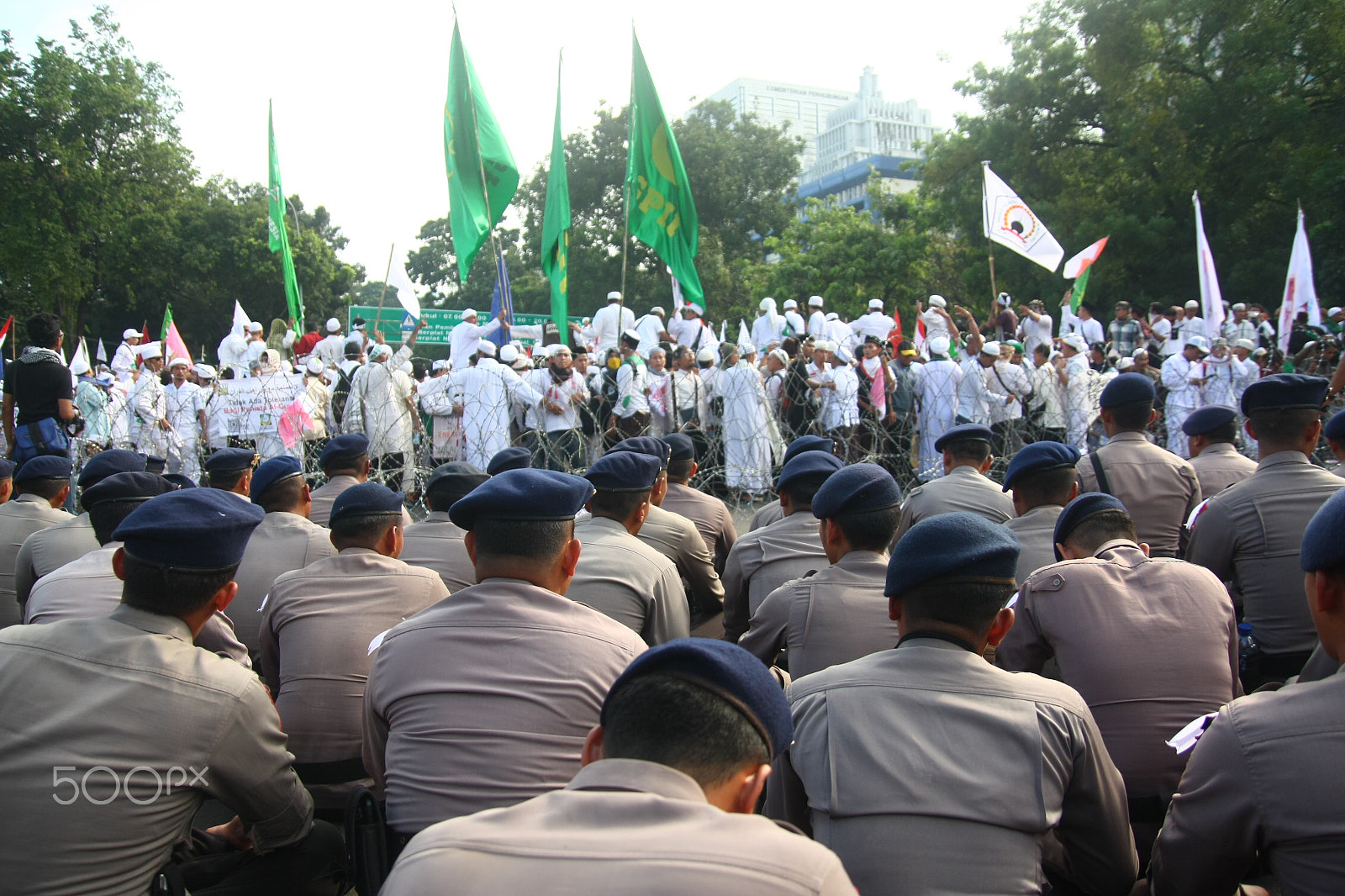 Tamron SP AF 17-50mm F2.8 XR Di II LD Aspherical (IF) sample photo. Muslim demonstration photography