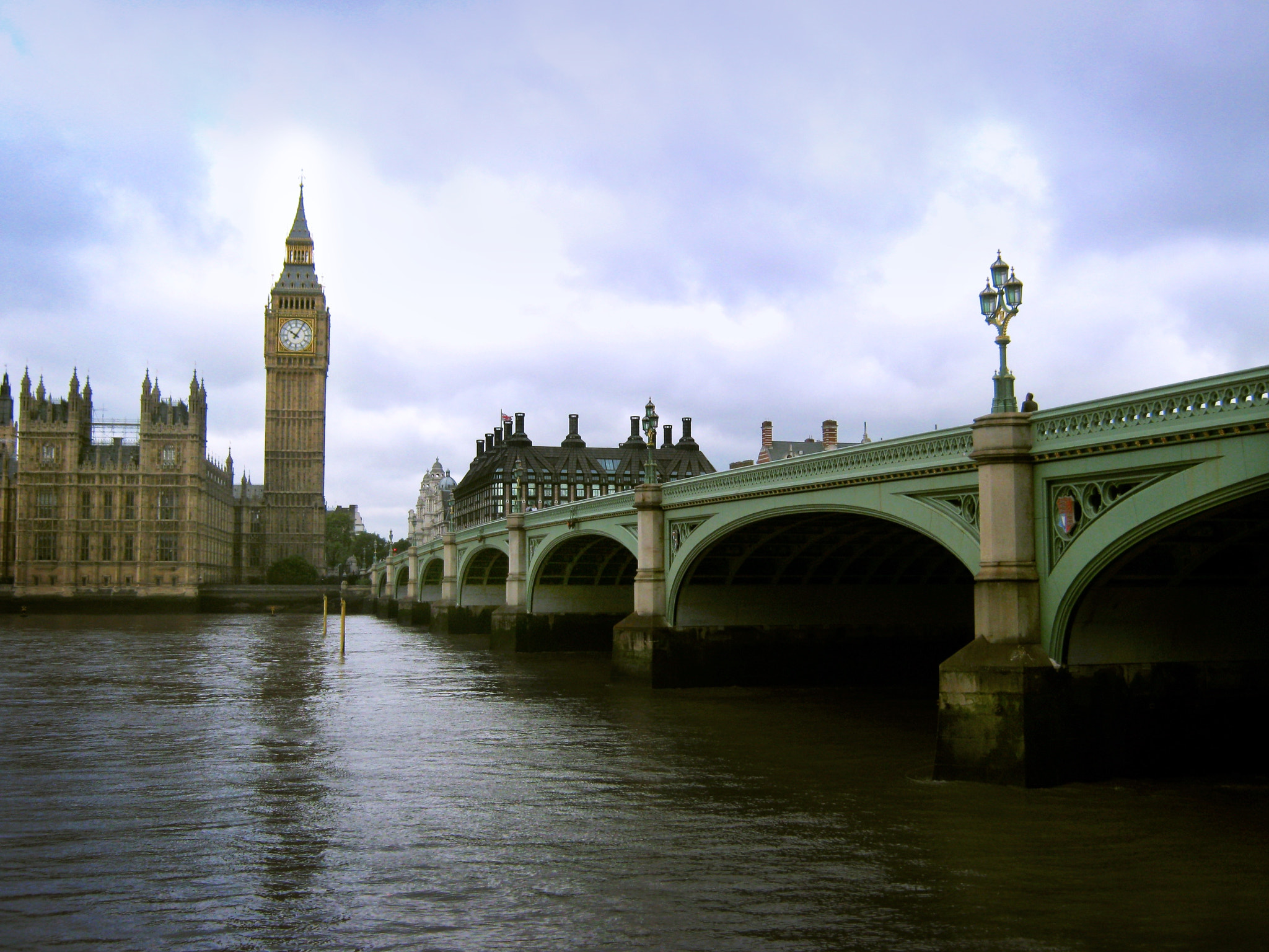 Canon PowerShot A490 + Canon EF 400mm f/2.8L sample photo. The bridge photography