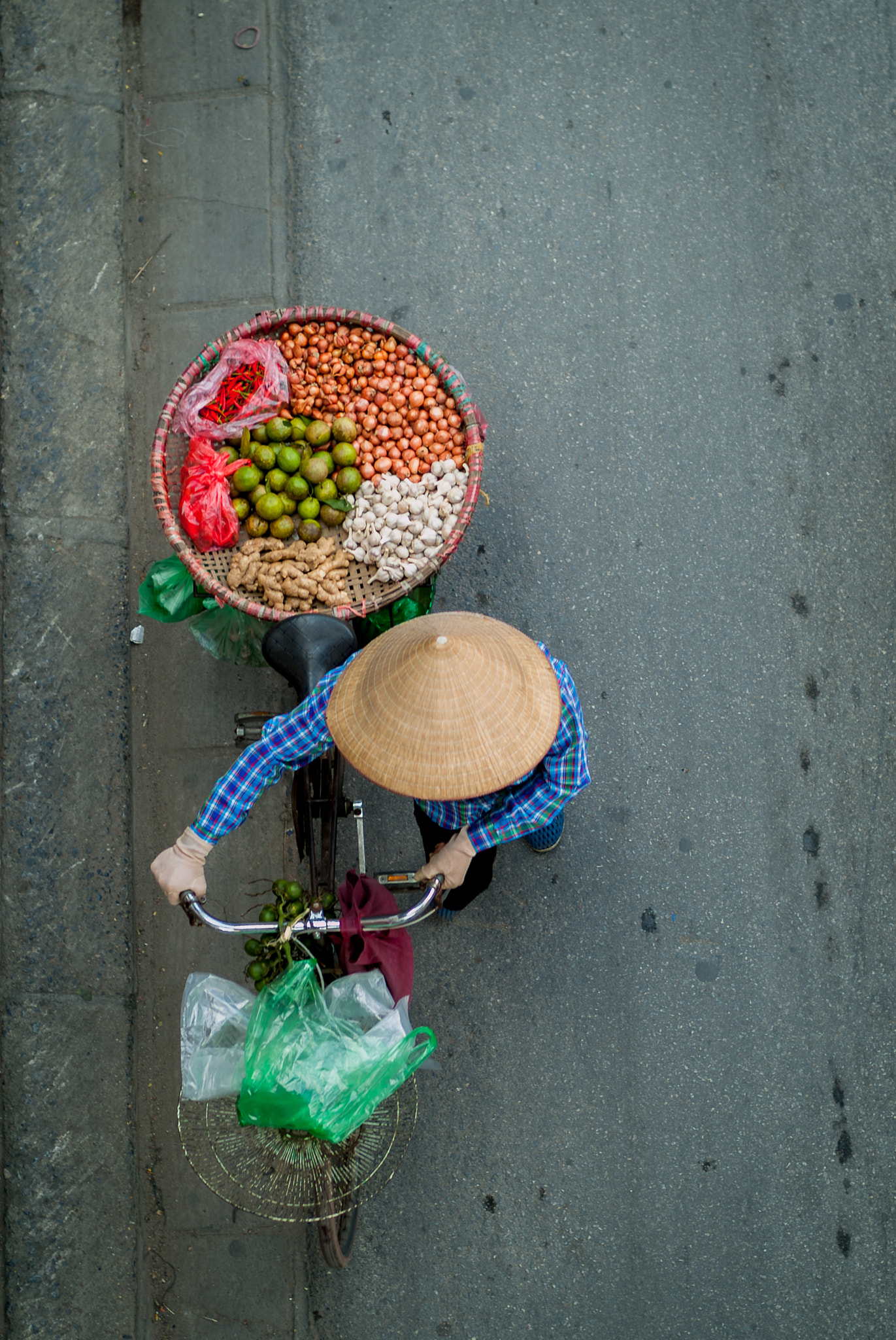 Fujifilm FinePix S2 Pro sample photo. Street vendor photography