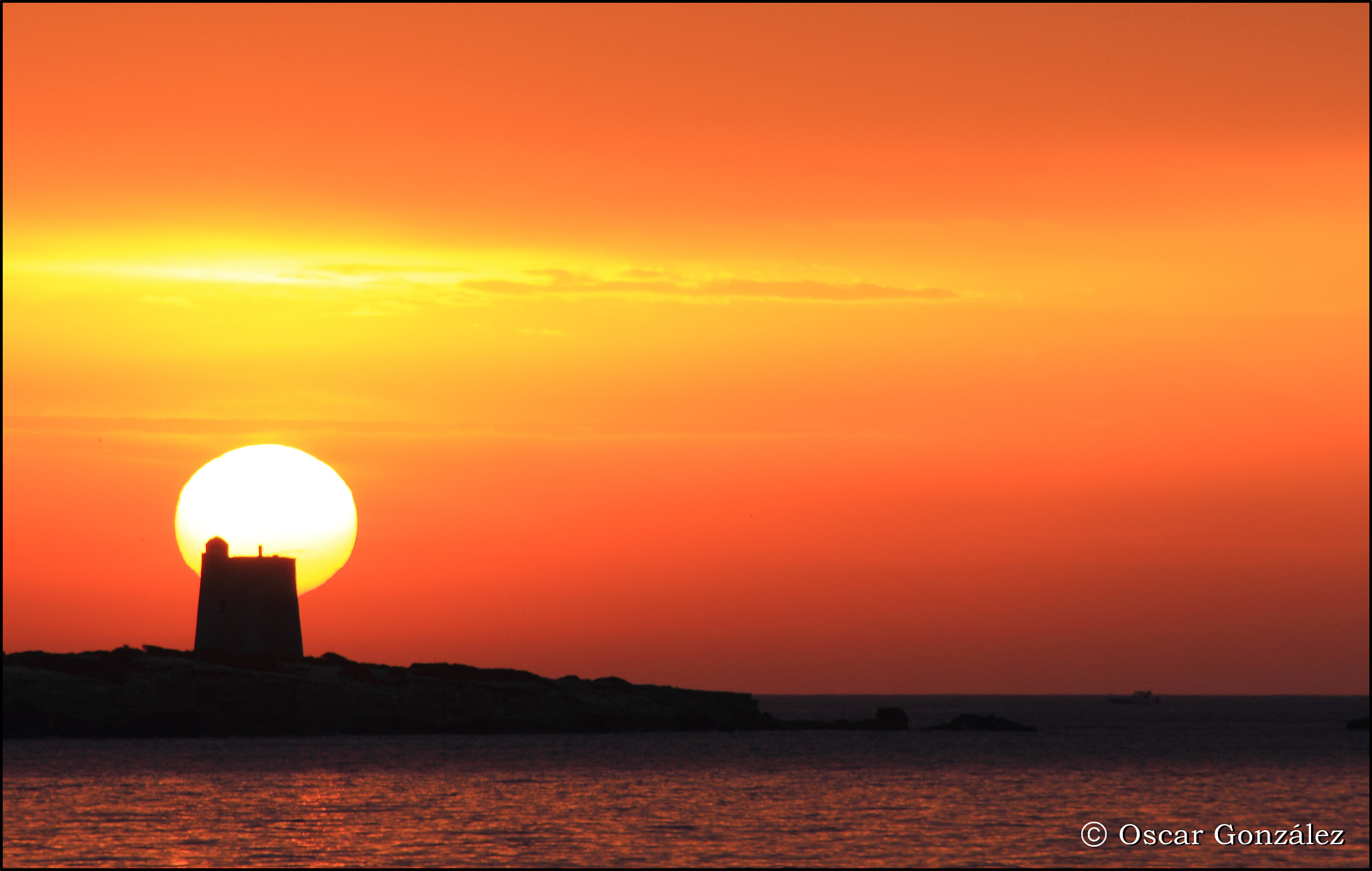 Canon EOS 7D sample photo. El sol y la torre. photography