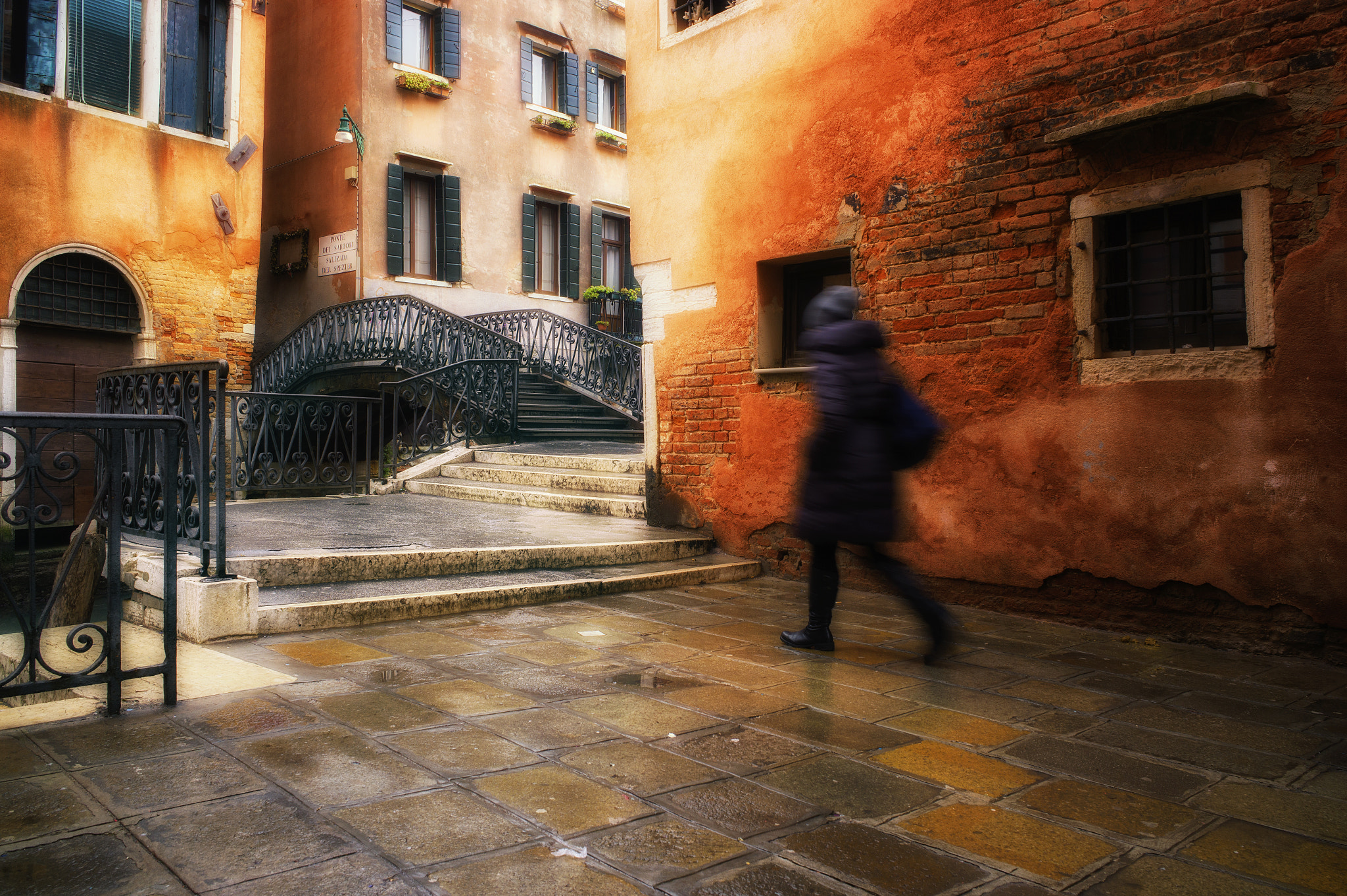 Leica Summicron-M 28mm F2 ASPH sample photo. A rainy day at venice photography