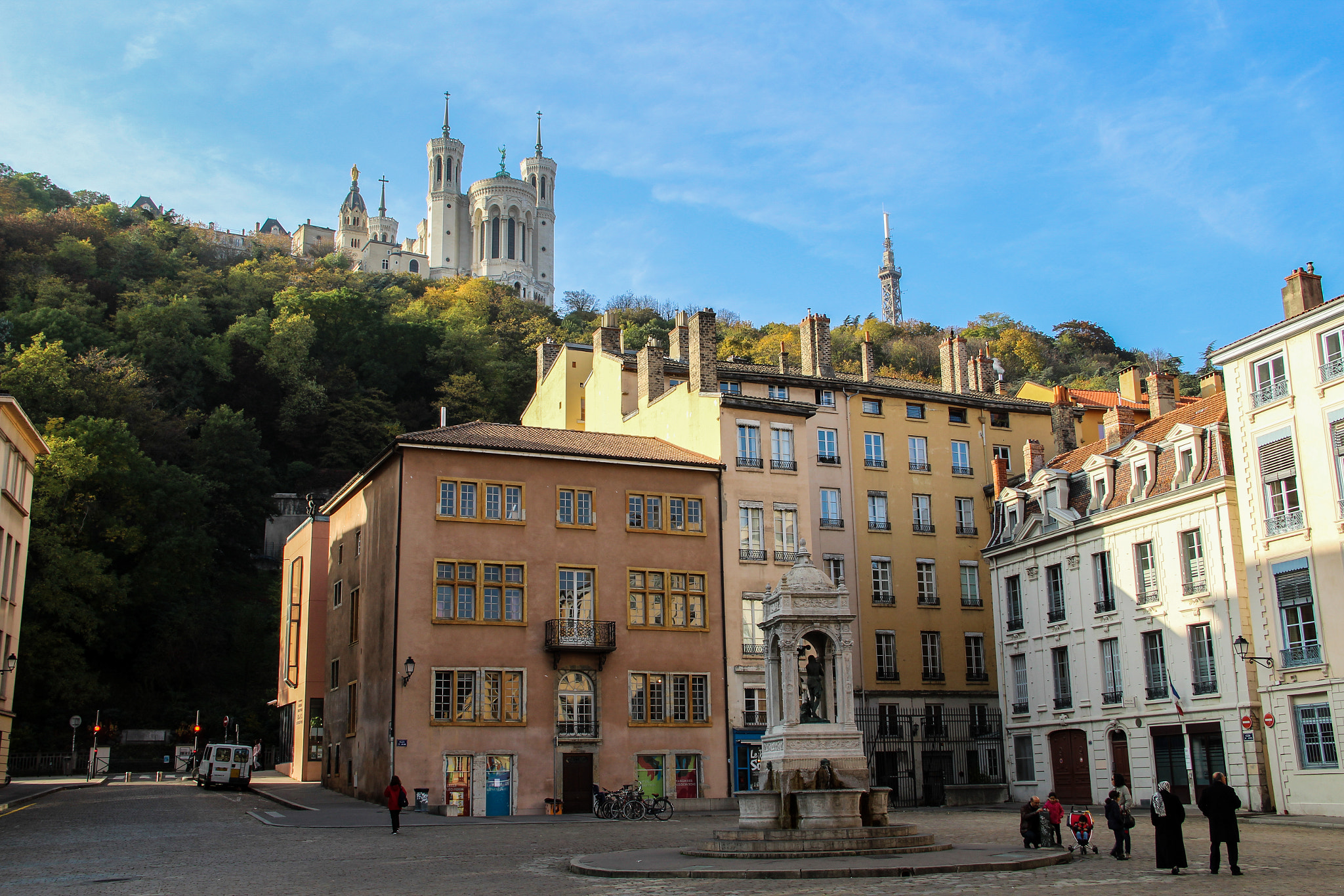 Canon EF-S 18-135mm F3.5-5.6 IS sample photo. Lyon photography