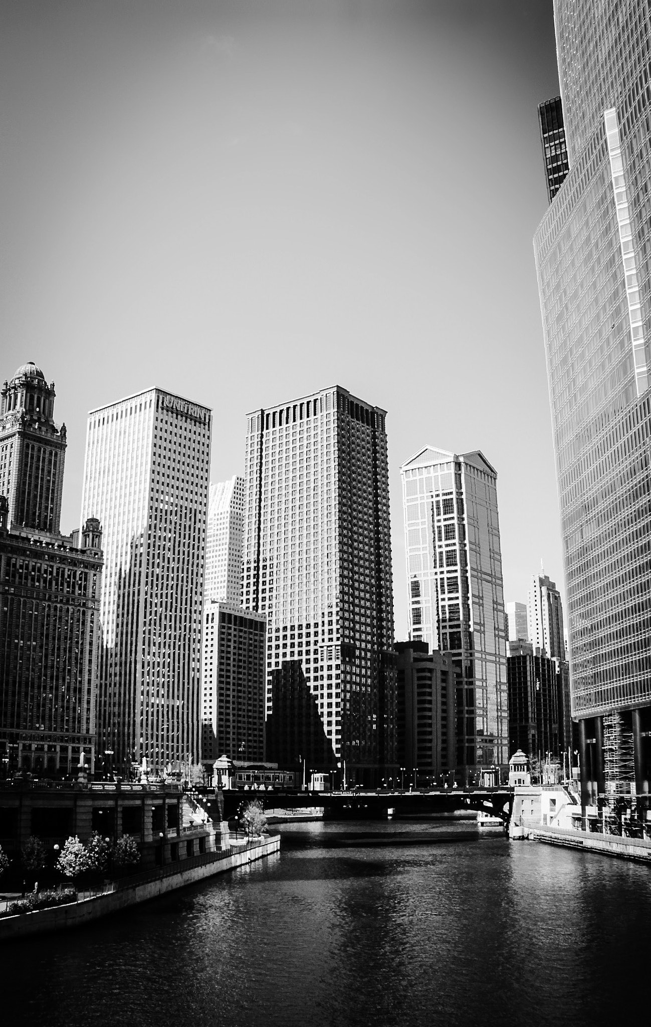 Canon 18-200mm sample photo. Chicago river photography