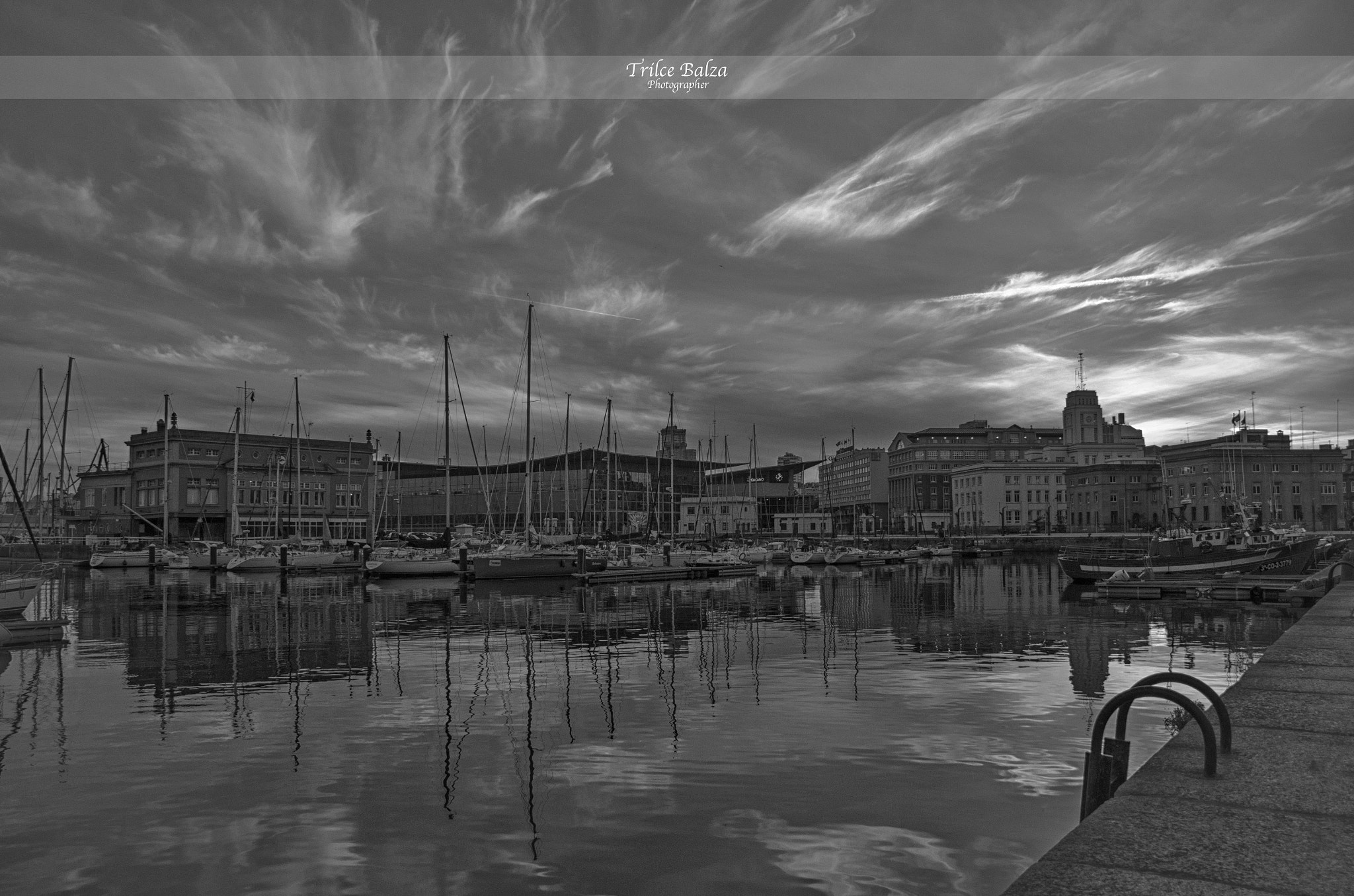 Sigma 18-200mm F3.5-6.3 DC OS HSM sample photo. Puerto de la coruña en b/n photography