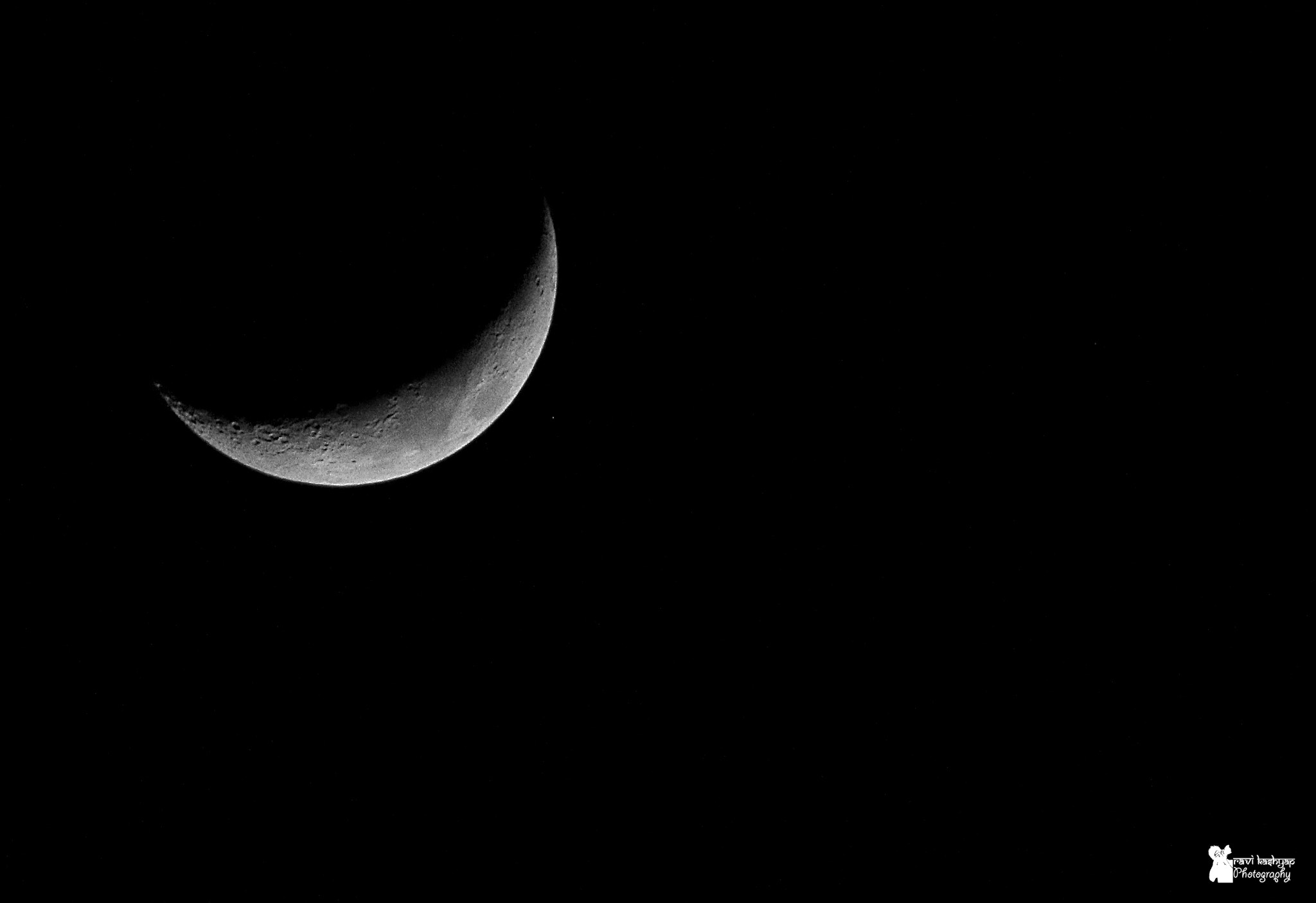 Canon EOS 70D + Canon EF 100-400mm F4.5-5.6L IS II USM sample photo. Moon photography