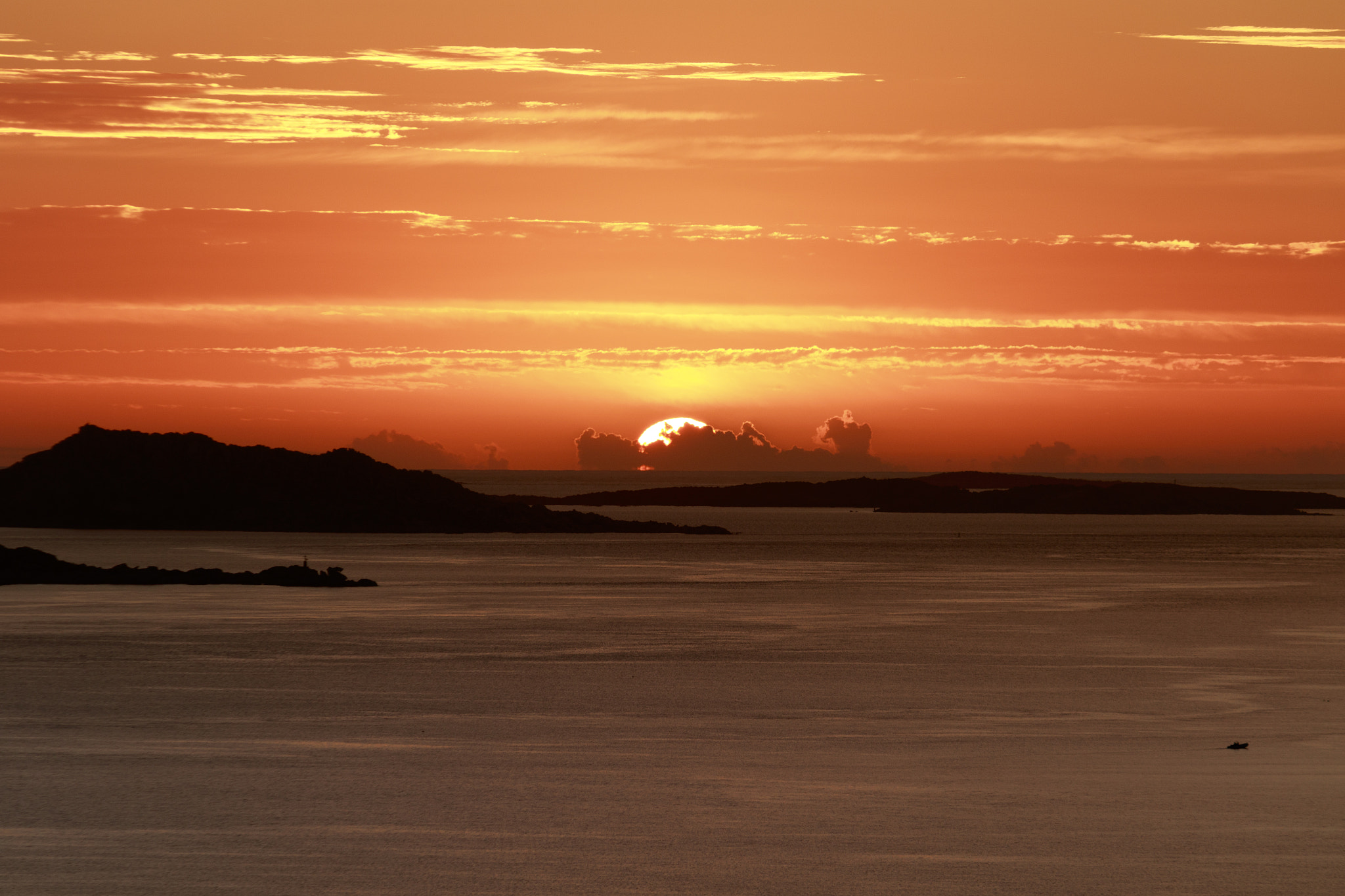 Canon EF-S 55-250mm F4-5.6 IS sample photo. Red sunrise photography