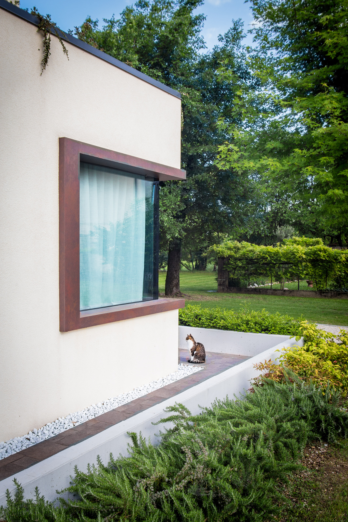 Sigma 17-35mm f/2.8-4 EX DG Aspherical HSM sample photo. House #6 photography