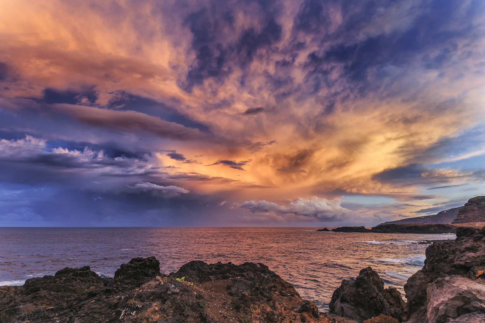 Canon EOS 6D + Sigma 20mm F1.4 DG HSM Art sample photo. Clouds at dawn photography