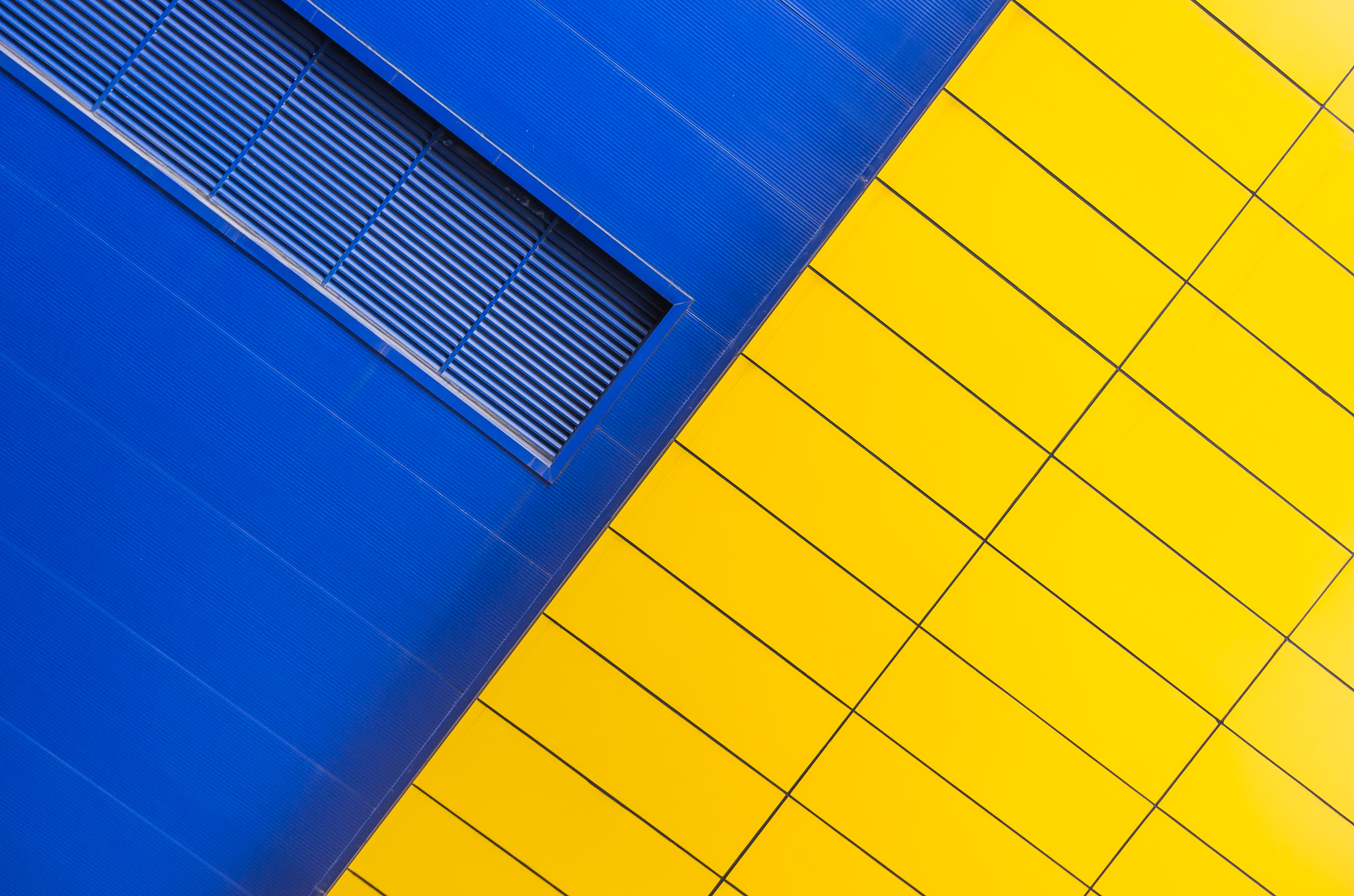 Pentax K-5 sample photo. Blue & yellow photography