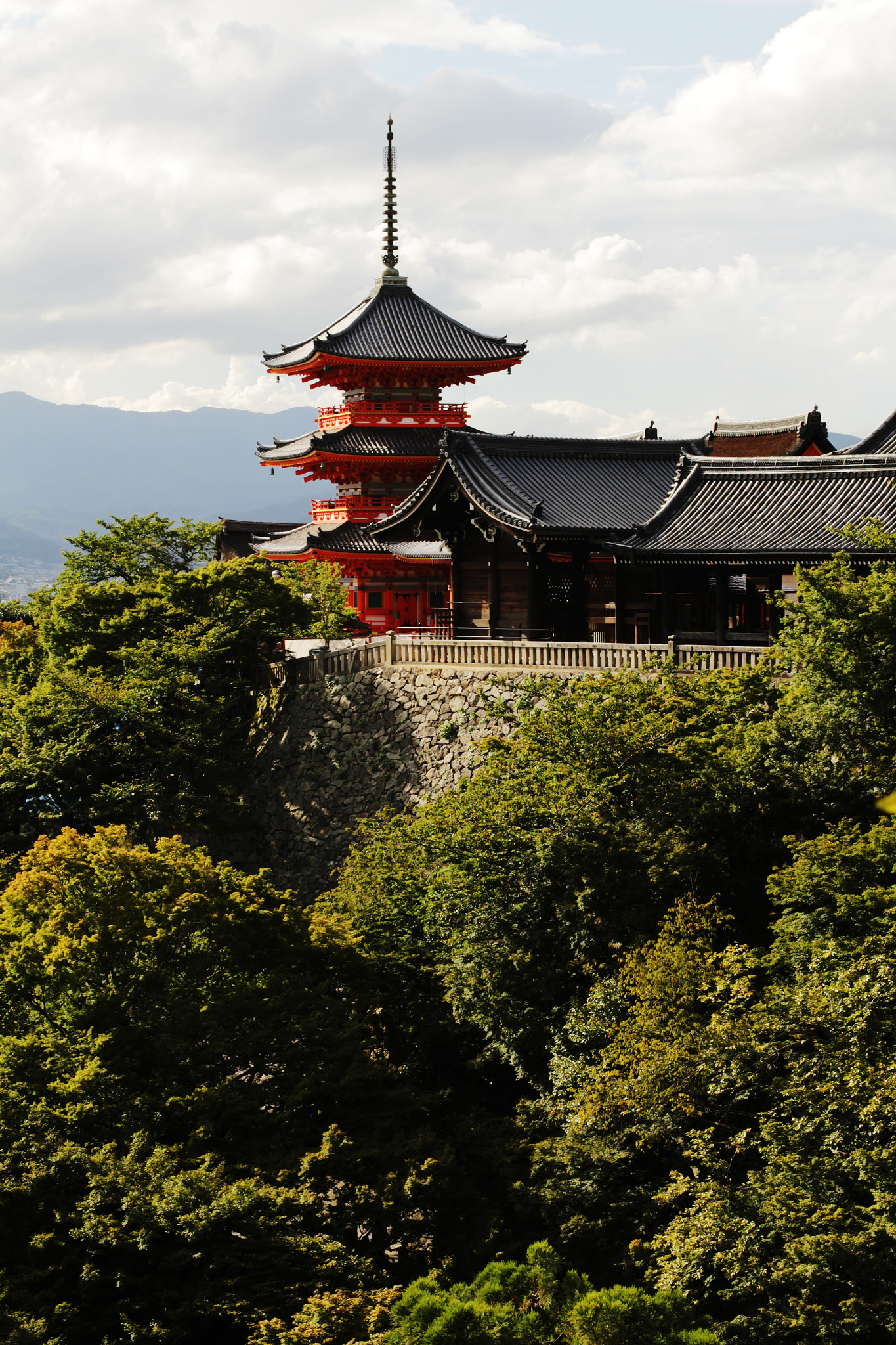 Canon EOS 700D (EOS Rebel T5i / EOS Kiss X7i) + Canon EF 50mm F1.4 USM sample photo. Kiyomizu-dera temple photography