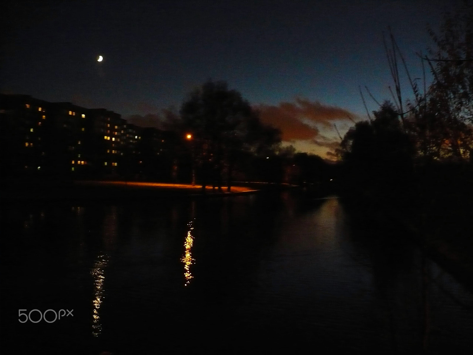 Panasonic DMC-LZ7 sample photo. Night on the river photography