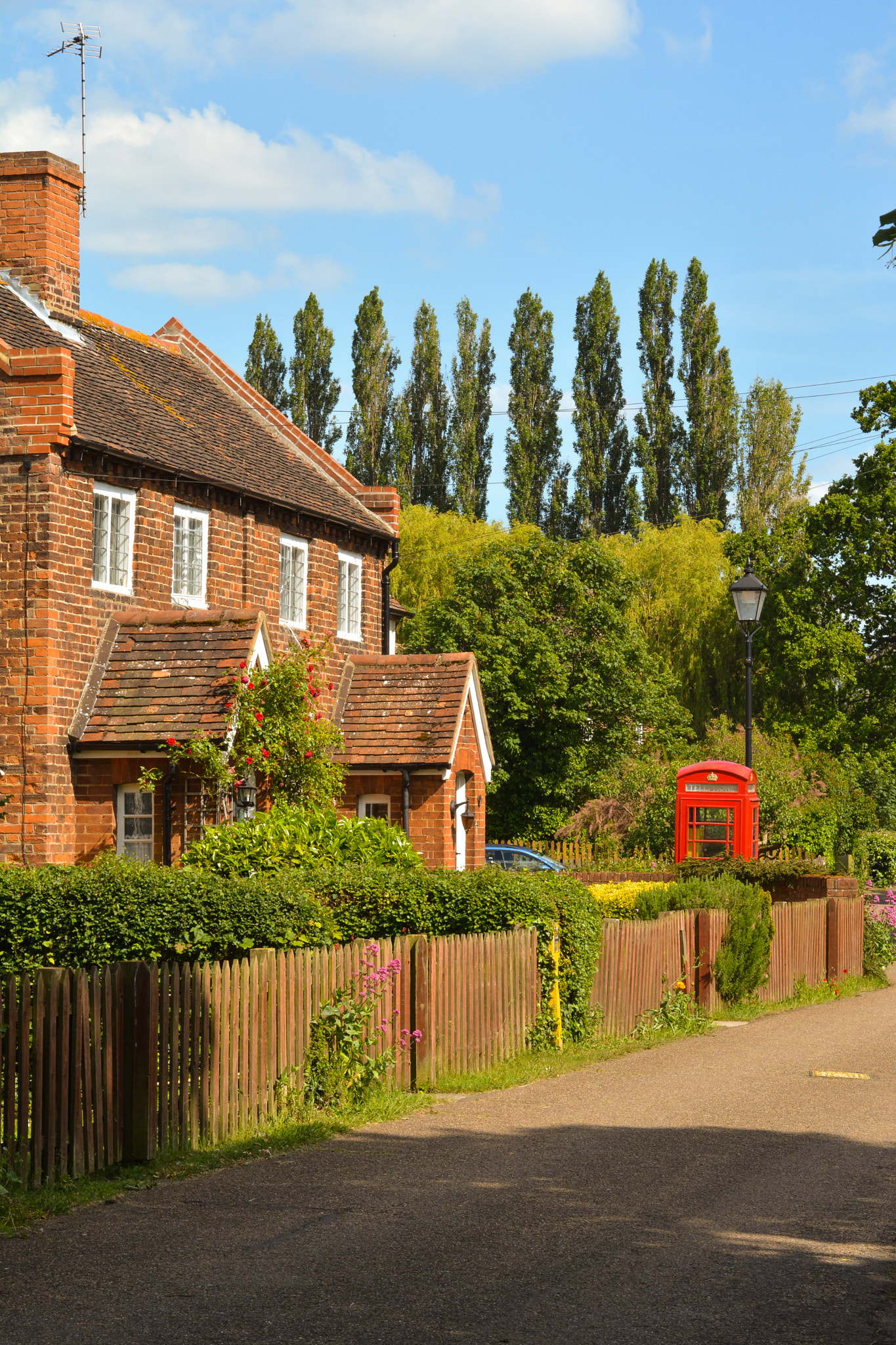 Nikon D7100 + Nikon AF Micro-Nikkor 60mm F2.8D sample photo. English country cottage photography
