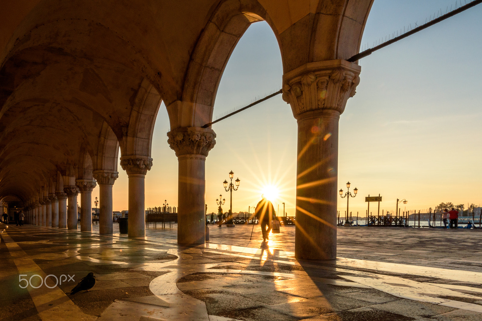 Nikon D5500 + Tokina AT-X 11-20 F2.8 PRO DX (AF 11-20mm f/2.8) sample photo. Morning in venice photography