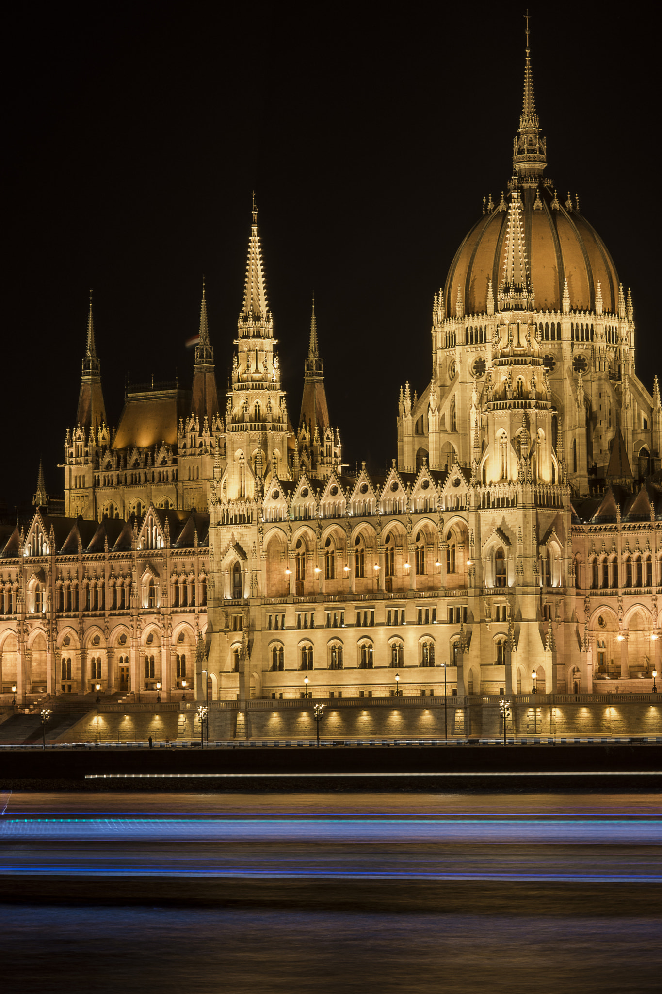 Nikon AF Nikkor 85mm F1.8D sample photo. Parlament photography