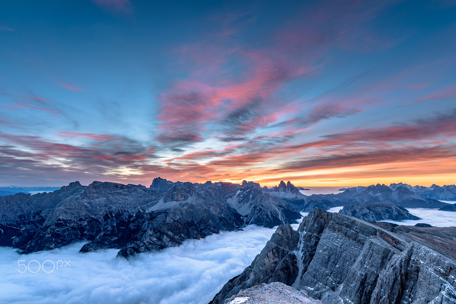 Nikon D5500 + Tokina AT-X 11-20 F2.8 PRO DX (AF 11-20mm f/2.8) sample photo. High fog above the valley photography