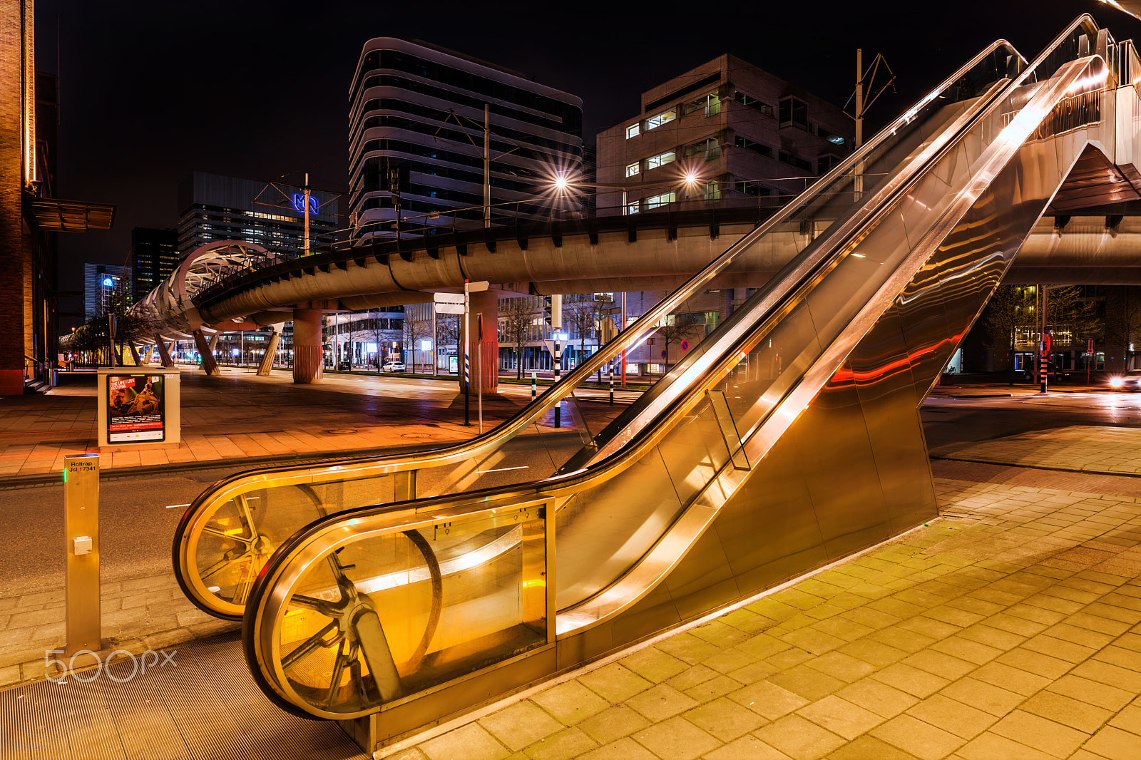 Canon EOS 5D Mark II + Sigma 20mm F1.4 DG HSM Art sample photo. Modern city at night photography