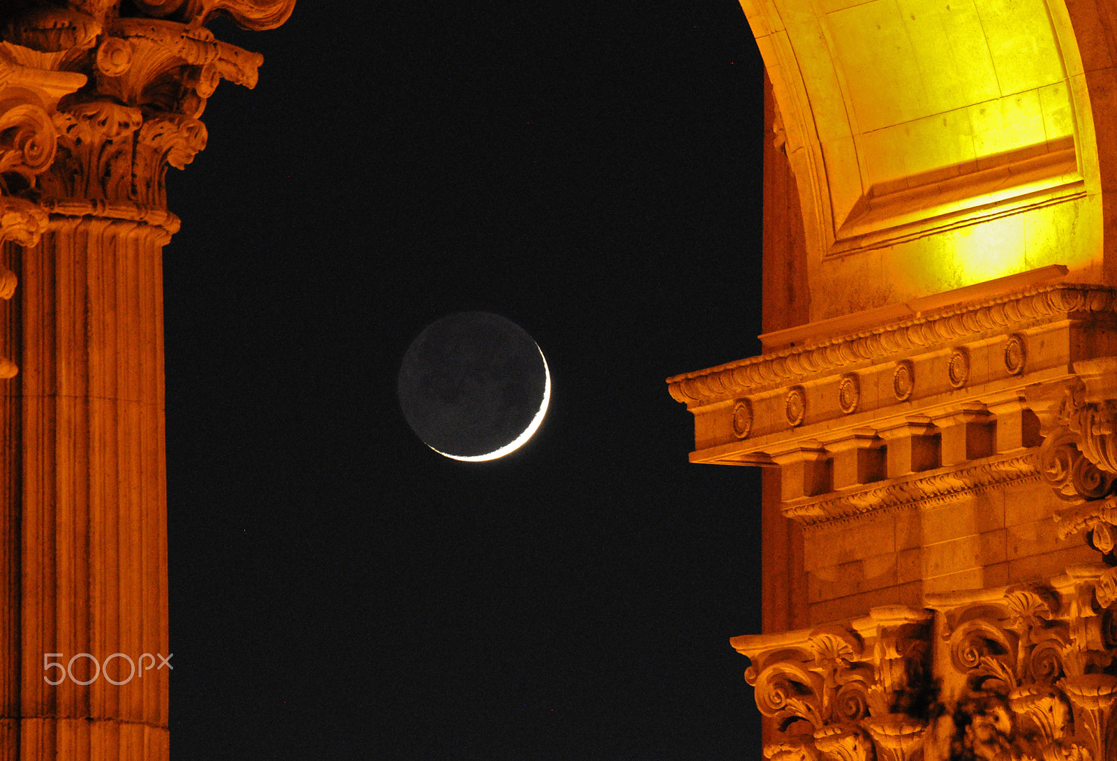 Nikon AF-S Nikkor 200-500mm F5.6E ED VR sample photo. Moon in arch photography
