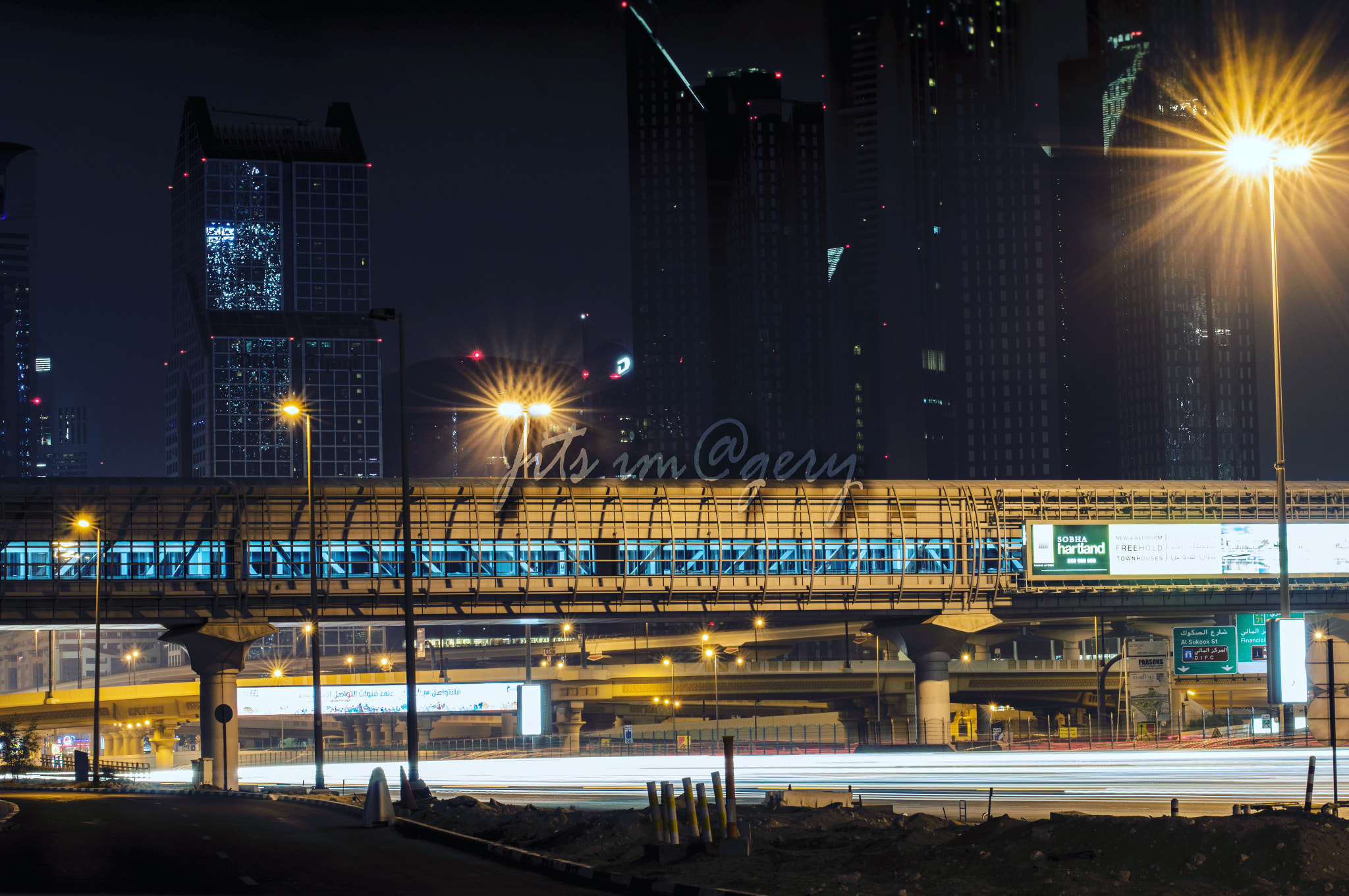 Nikon D3200 + Nikon AF-S Nikkor 50mm F1.4G sample photo. Dubai night view photography