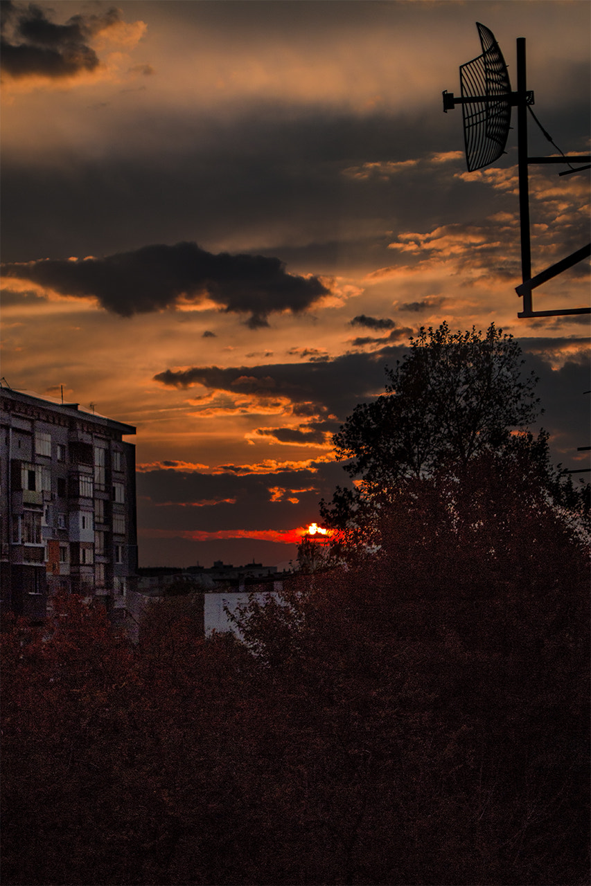 Canon EF 28-105mm f/3.5-4.5 USM sample photo. Sunset over the city photography