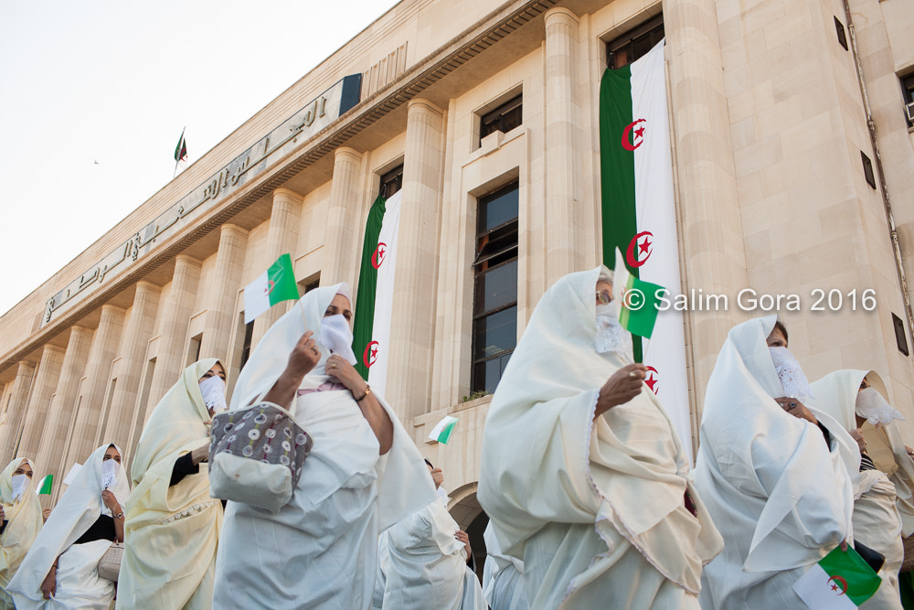 Canon EOS 5D sample photo. Algerian women wearing haïek in the revolution day photography