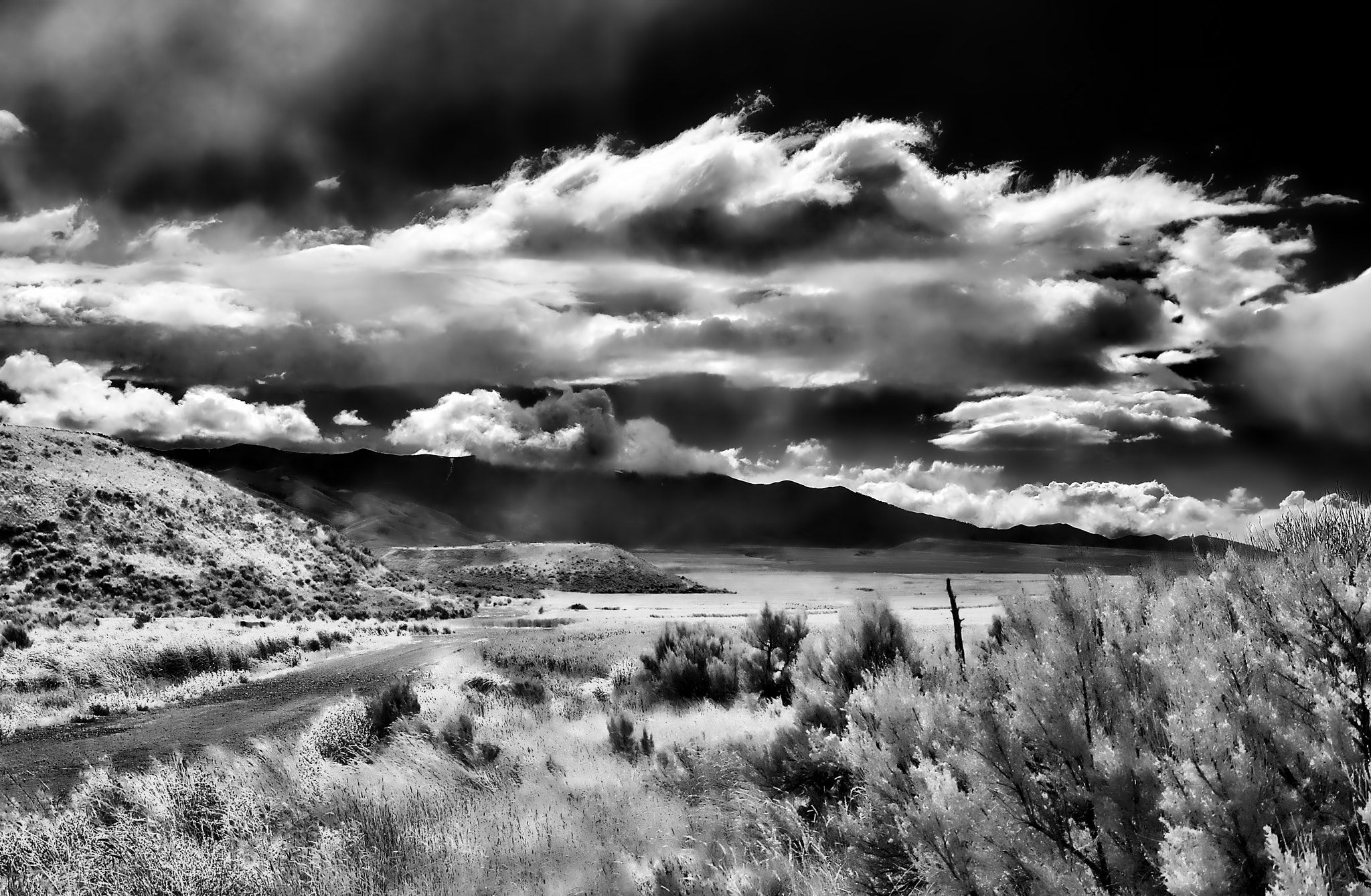 Pentax K20D + Pentax smc DA 16-45mm F4 ED AL sample photo. Entering the valley photography